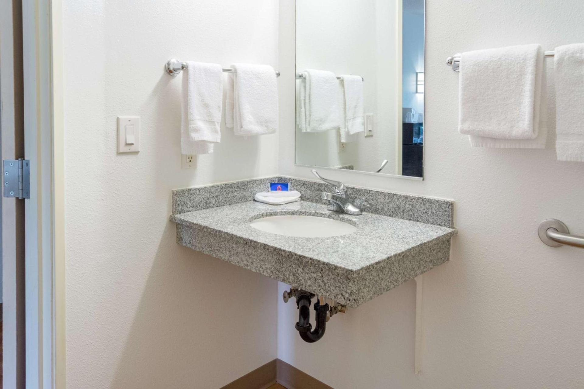 Motel 6-Lincoln City, OR photo 13