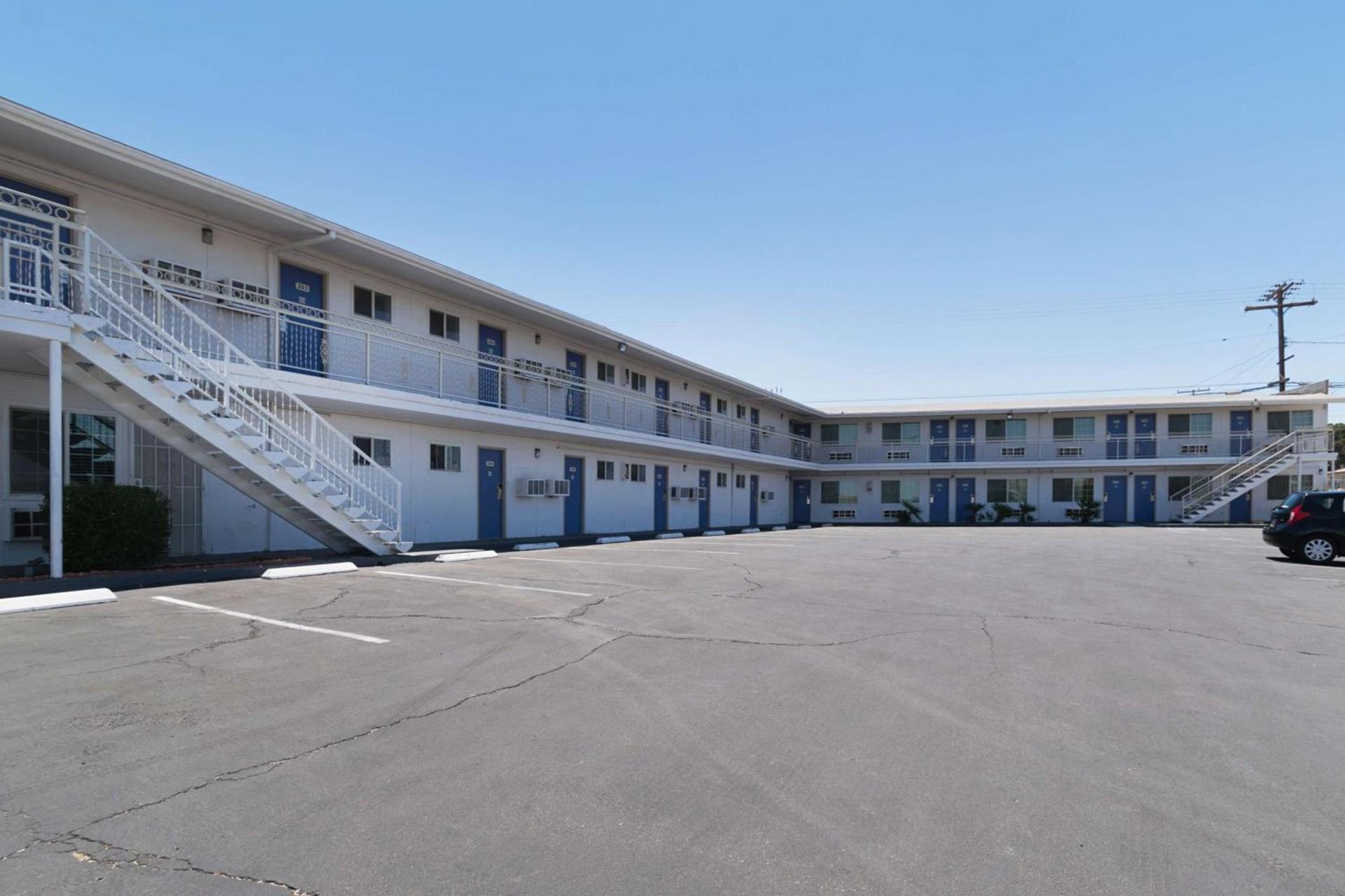 Motel 6-Barstow, CA - Route 66 photo 3
