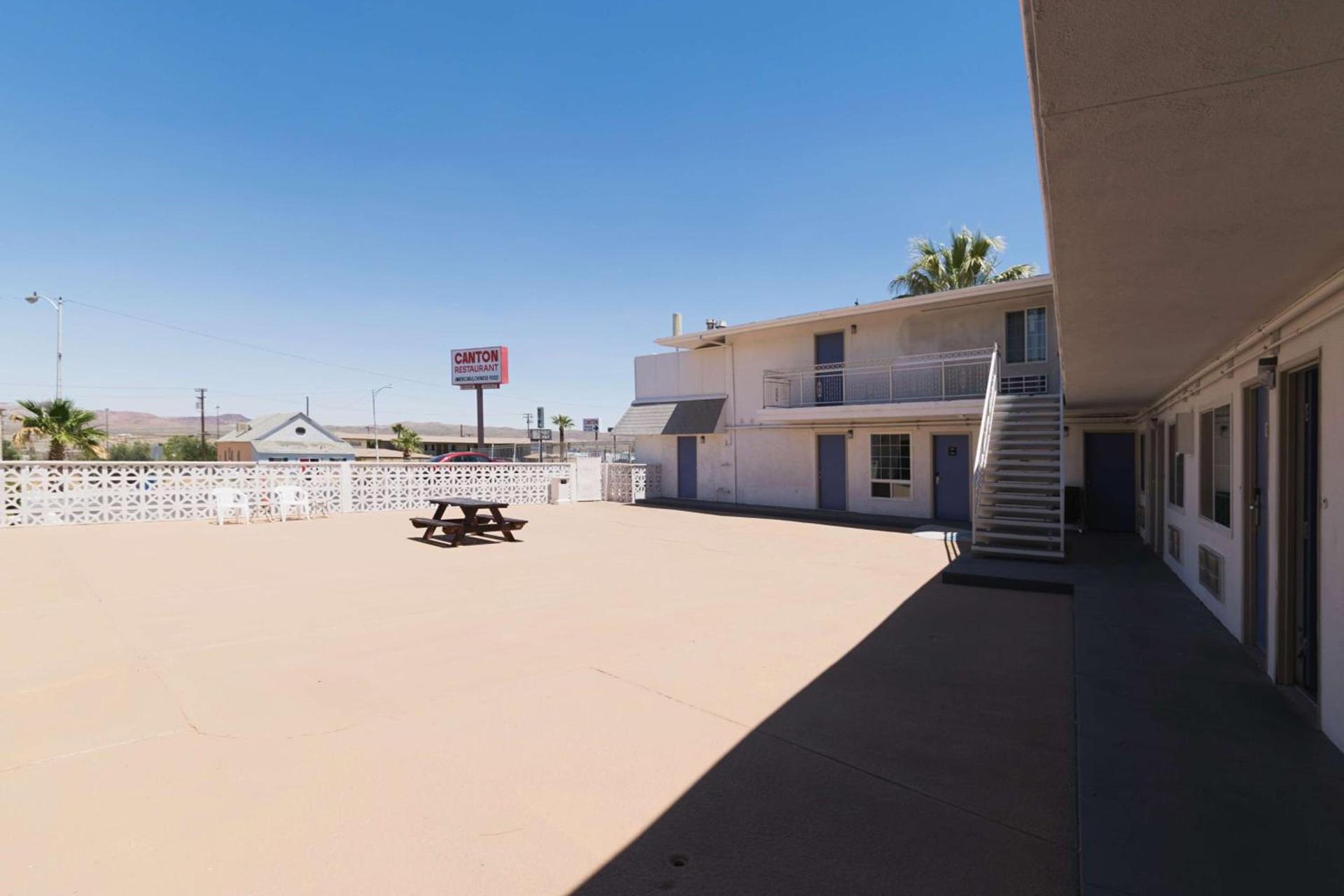 Motel 6-Barstow, CA - Route 66 photo 5