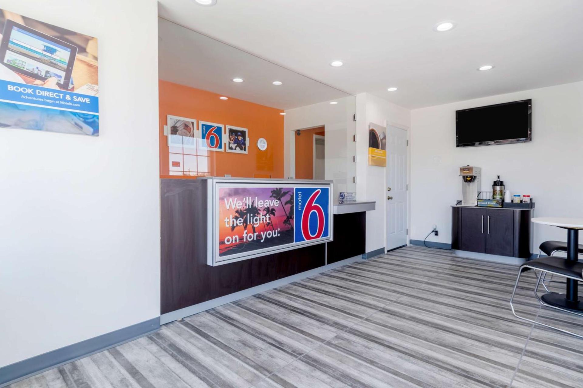 Motel 6-Barstow, CA - Route 66 photo 25