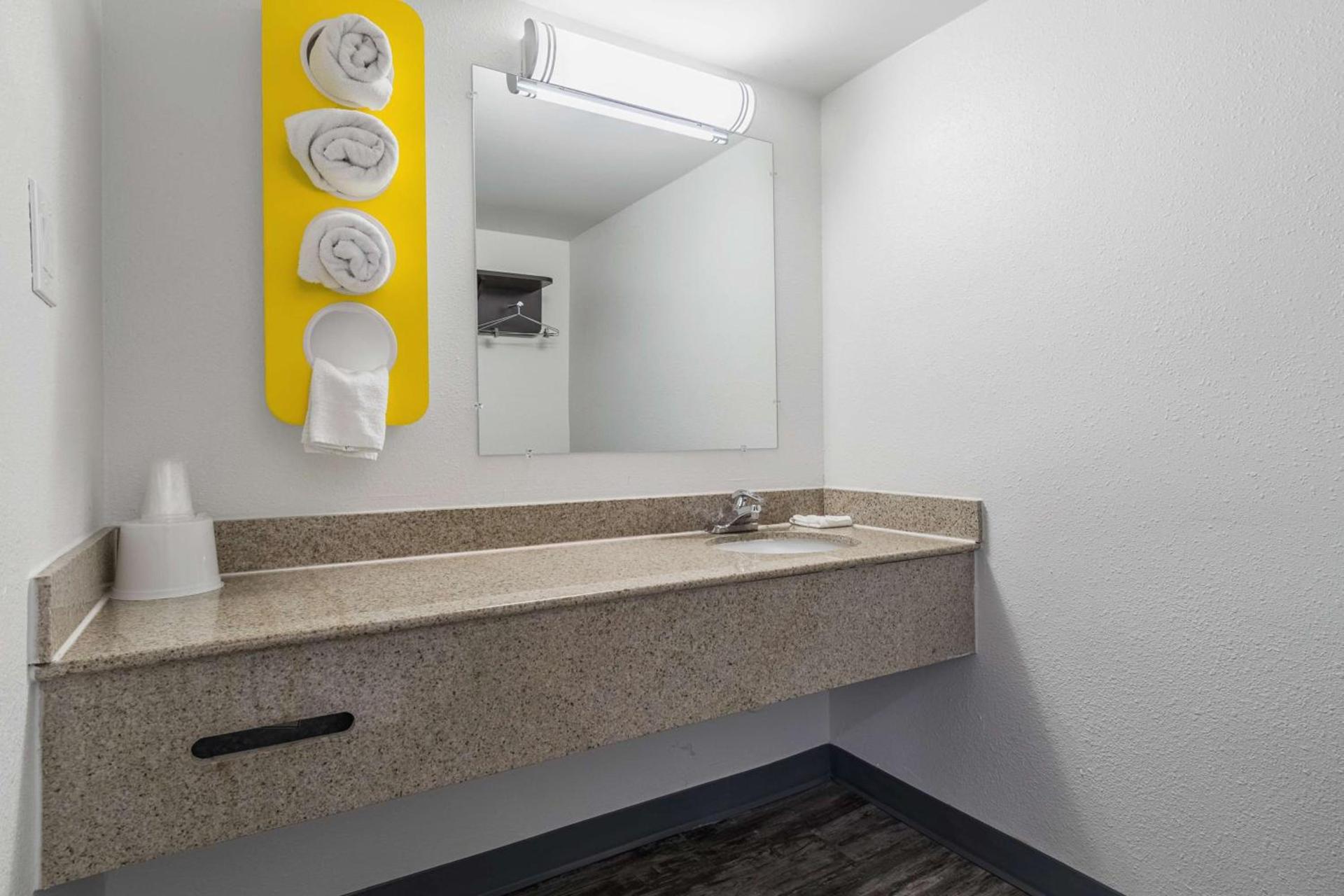 Motel 6-Barstow, CA - Route 66 photo 11