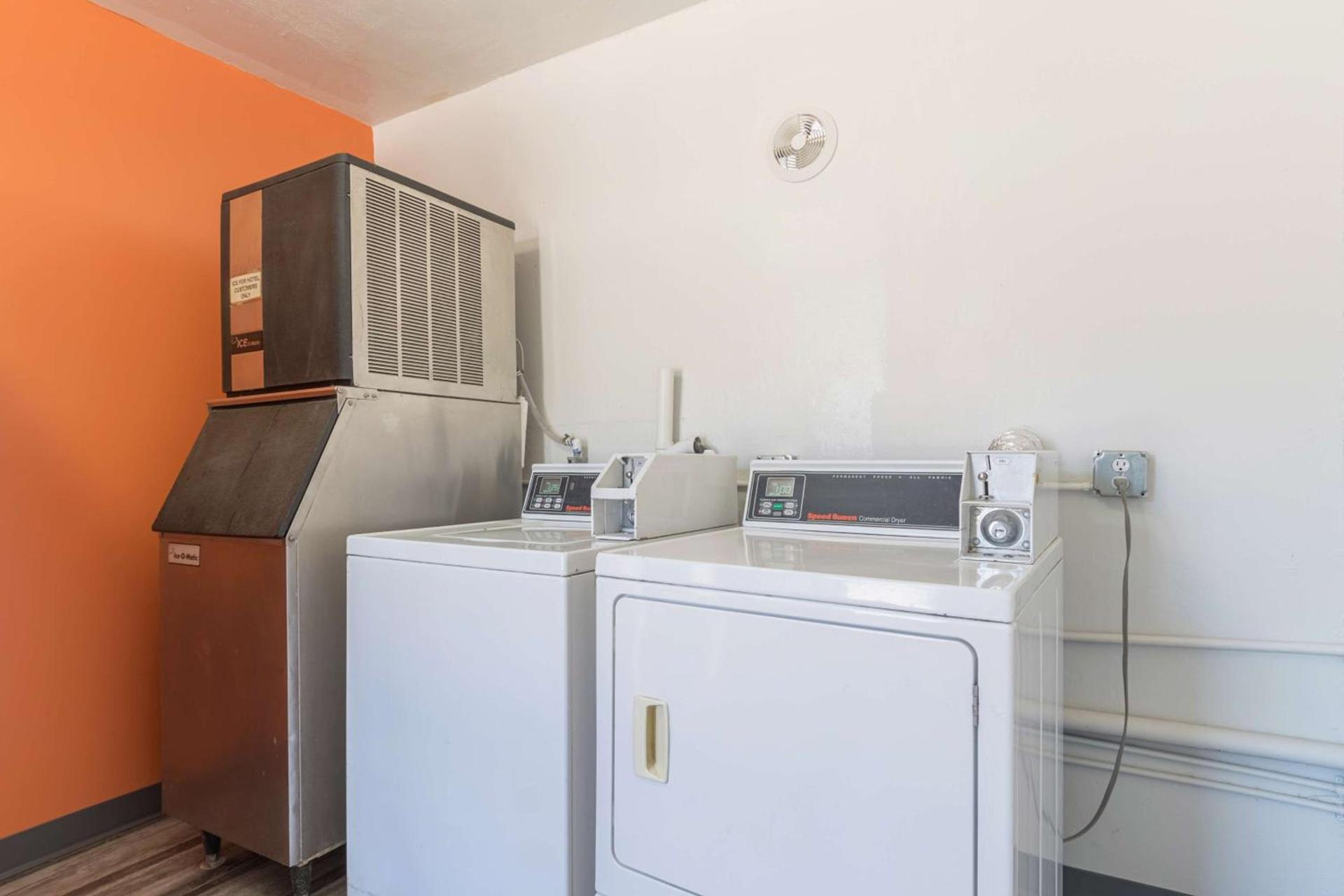 Motel 6-Barstow, CA - Route 66 photo 28