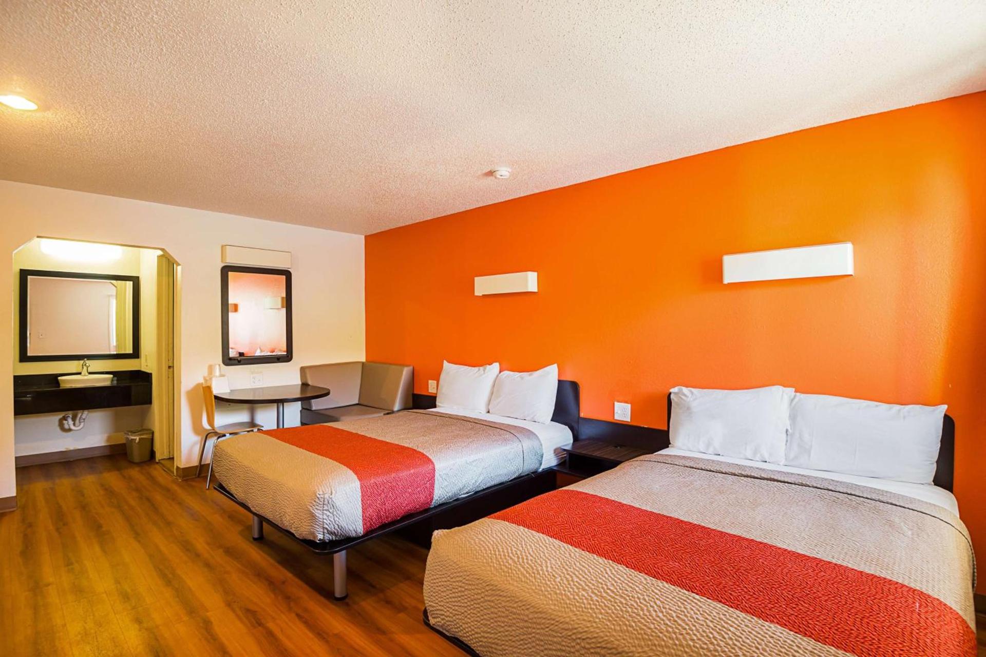 Motel 6-Blue Springs, MO photo 16