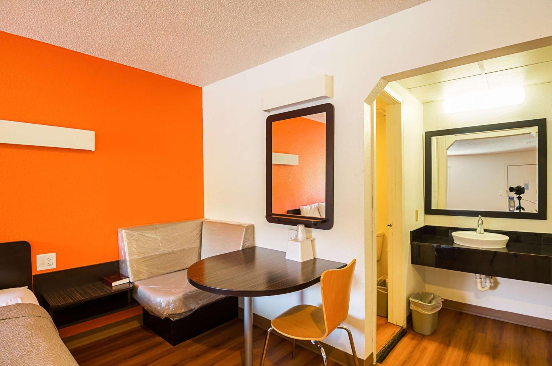 Motel 6-Blue Springs, MO photo 14