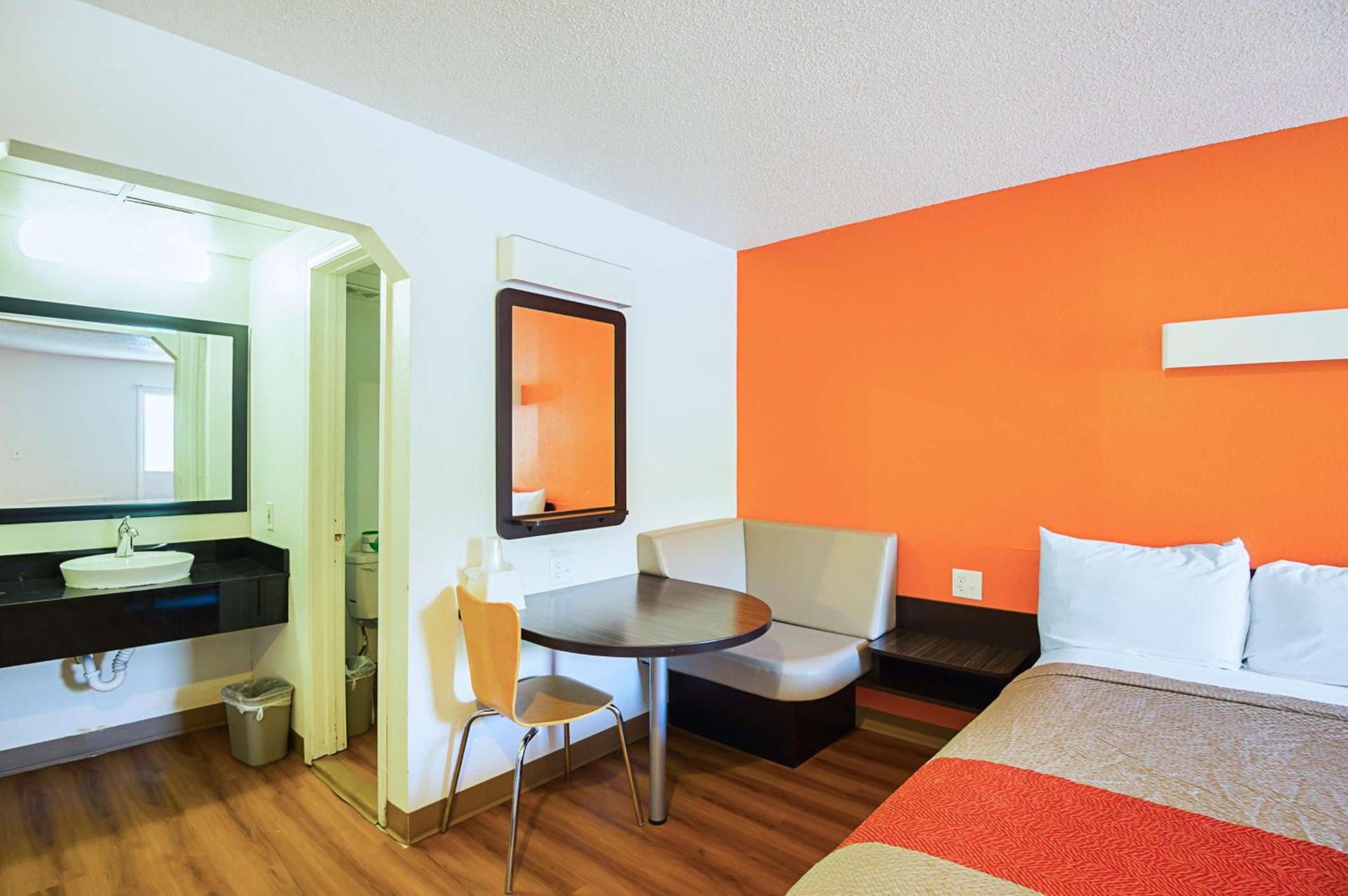 Motel 6-Blue Springs, MO photo 15