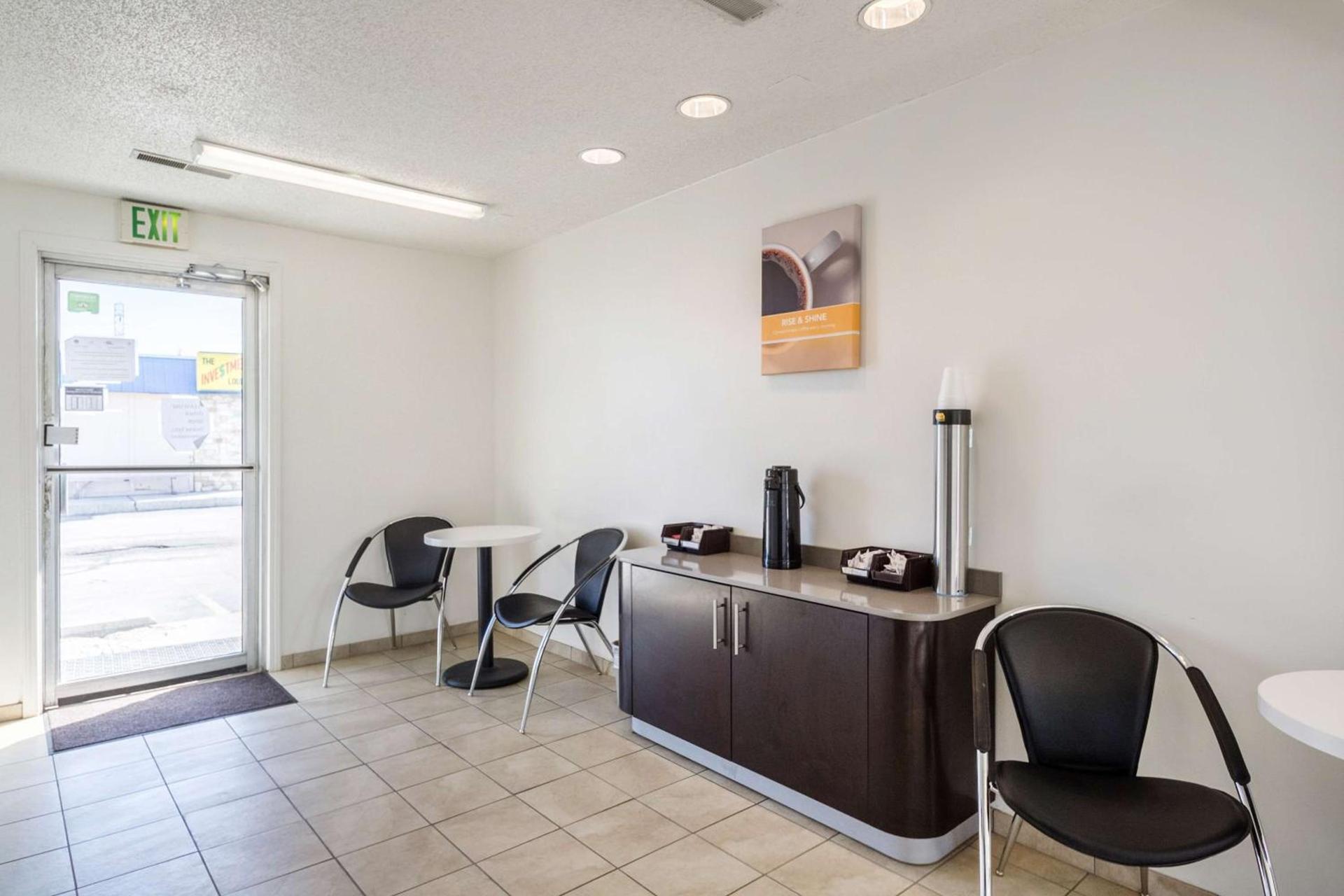 Hotel 465 By Regency photo 24