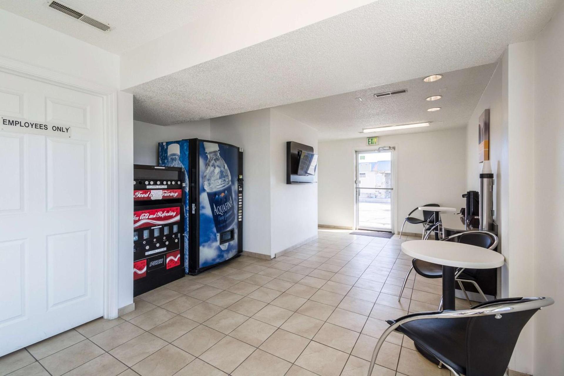 Hotel 465 By Regency photo 22