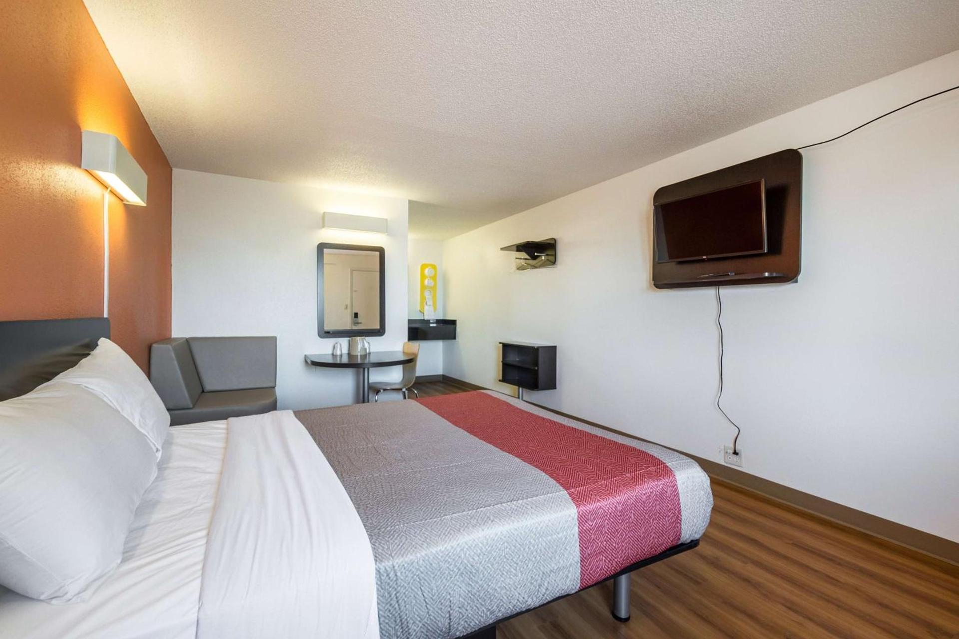 Hotel 465 By Regency photo 10