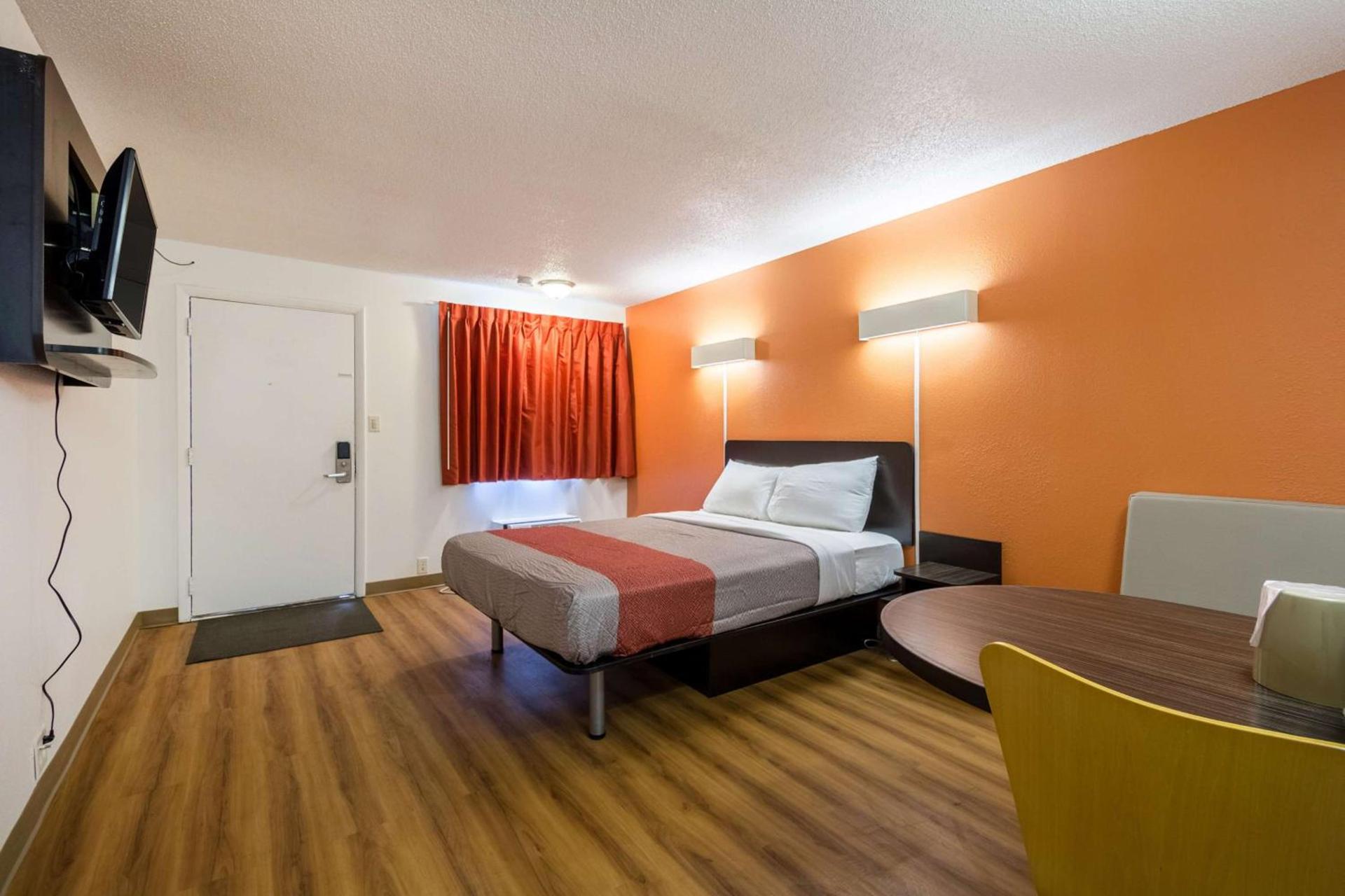Hotel 465 By Regency photo 8
