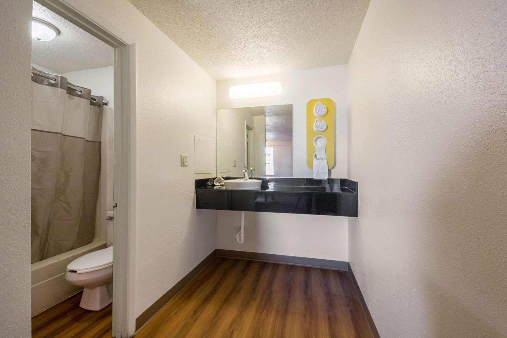 Hotel 465 By Regency photo 7