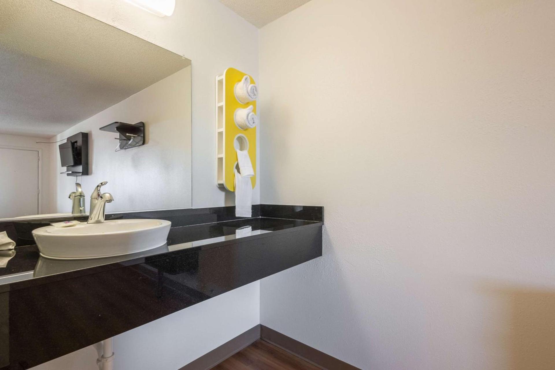 Hotel 465 By Regency photo 3