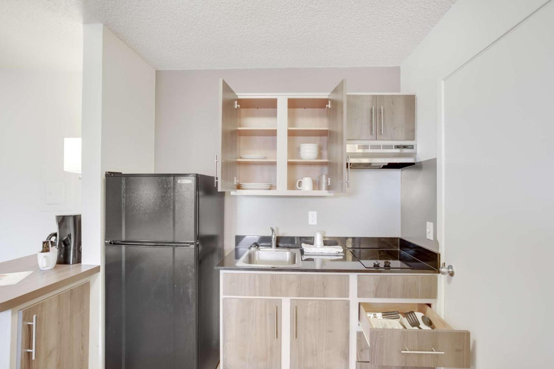 Studio 6-Stafford, TX - Houston - Sugarland photo 15
