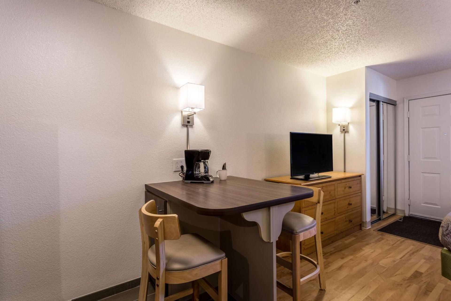 Studio 6-Albuquerque, NM - North photo 16
