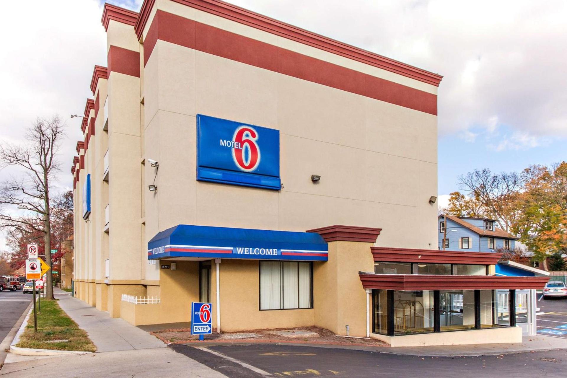 Motel 6-Washington, DC photo 1