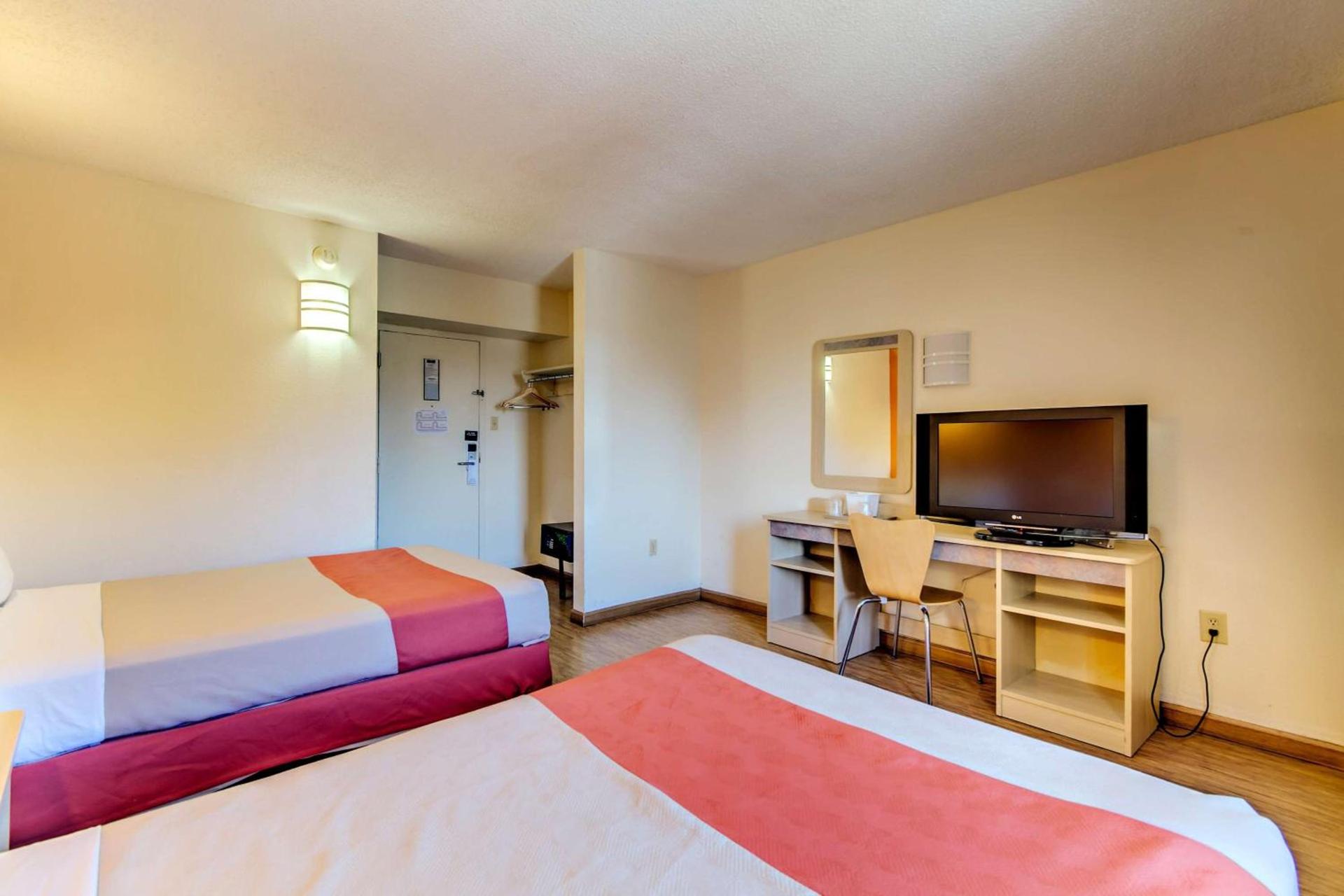 Motel 6-Washington, DC photo 11