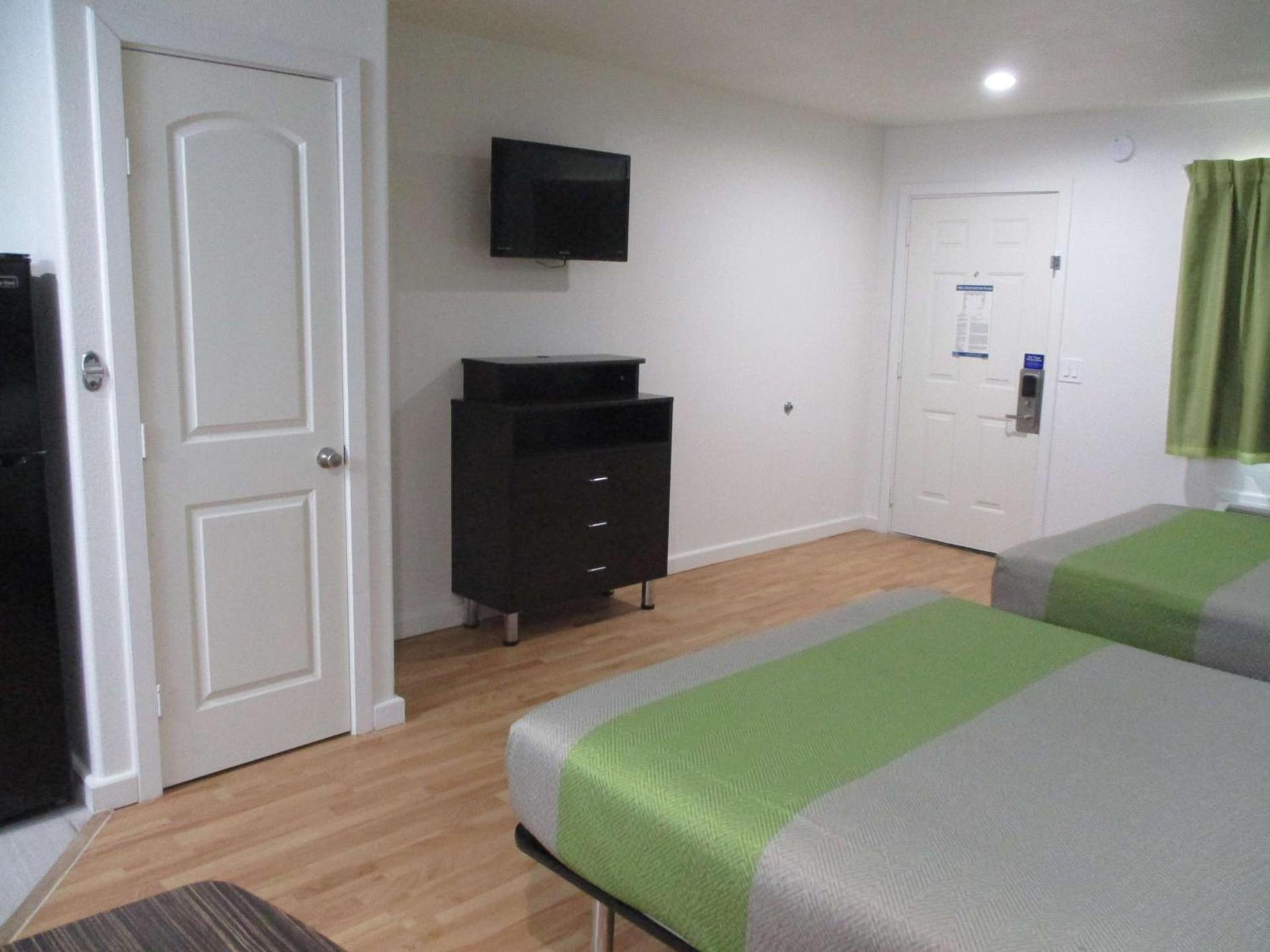 Studio 6-Huntsville, TX photo 12