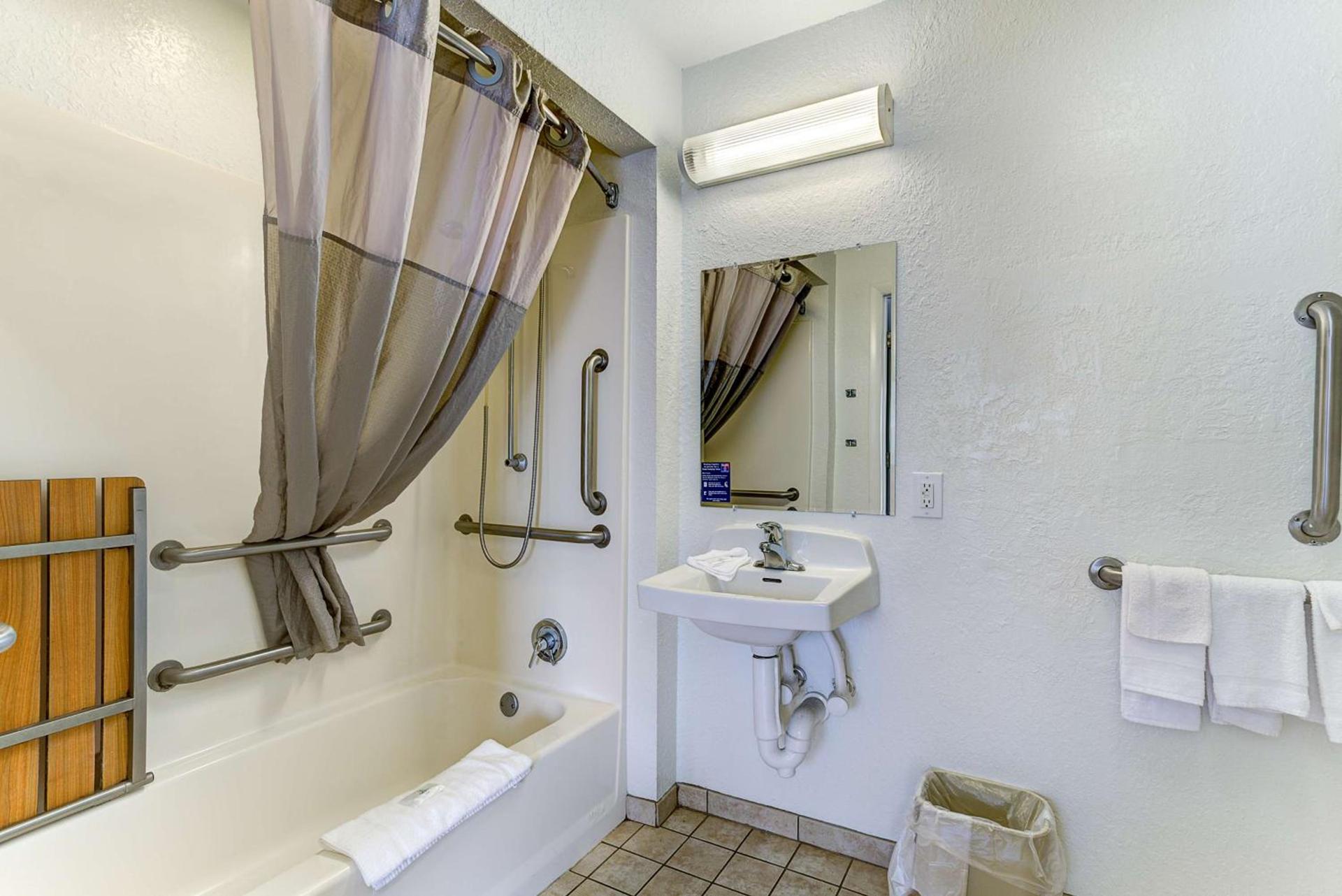Studio 6 Extended Stay - Kissimmee, FL - Orlando photo 17