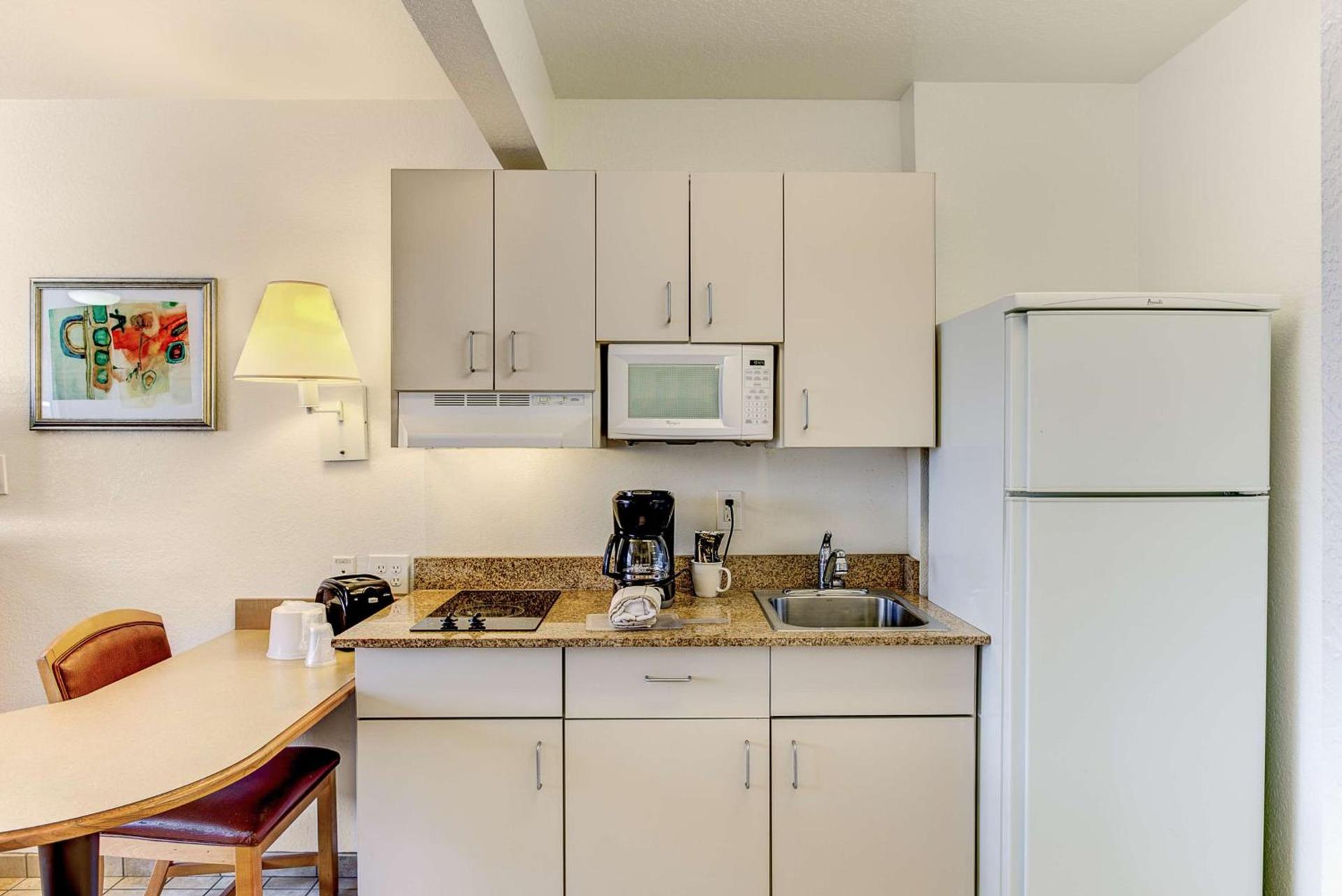 Studio 6 Extended Stay - Kissimmee, FL - Orlando photo 10