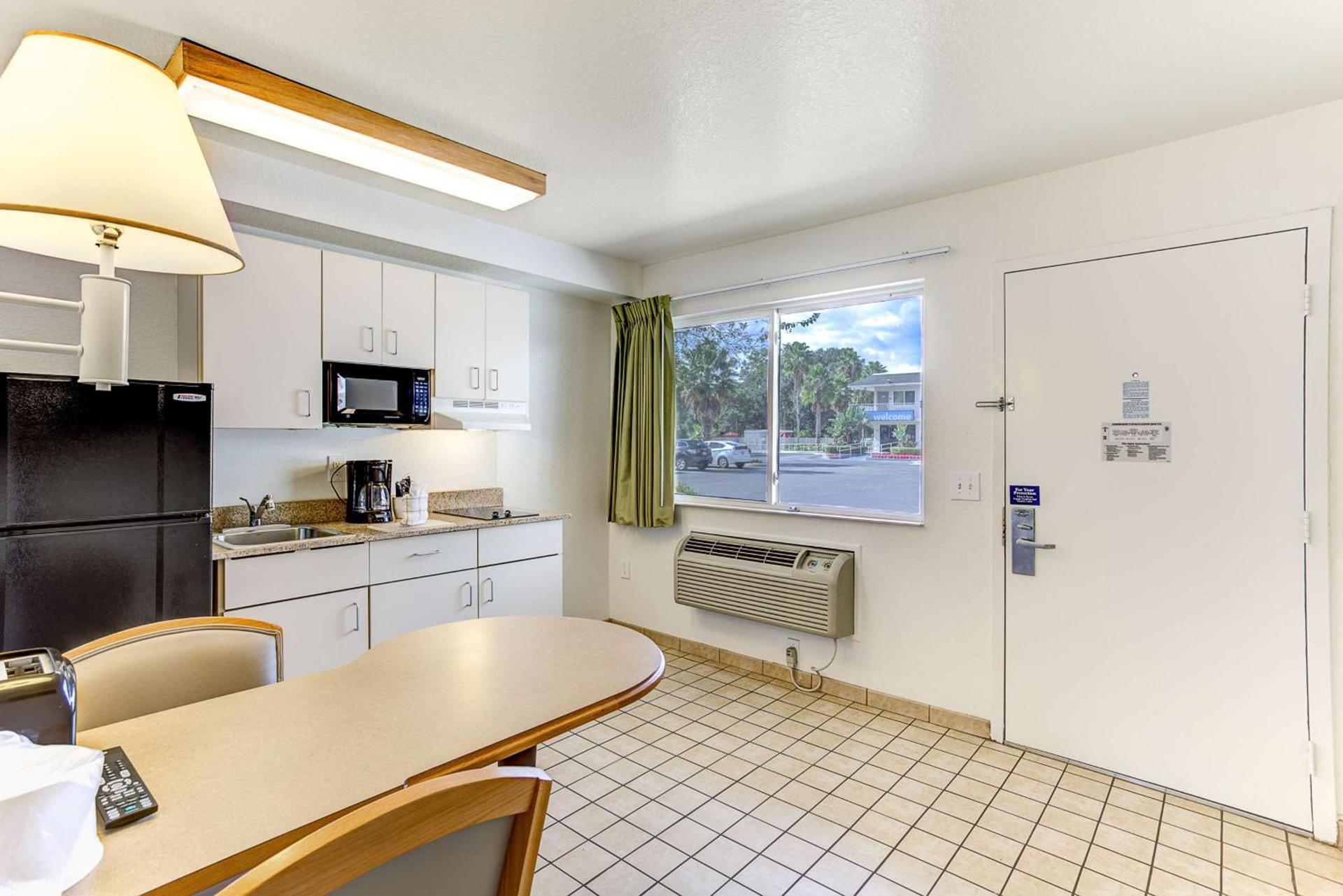 Studio 6 Extended Stay - Kissimmee, FL - Orlando photo 11