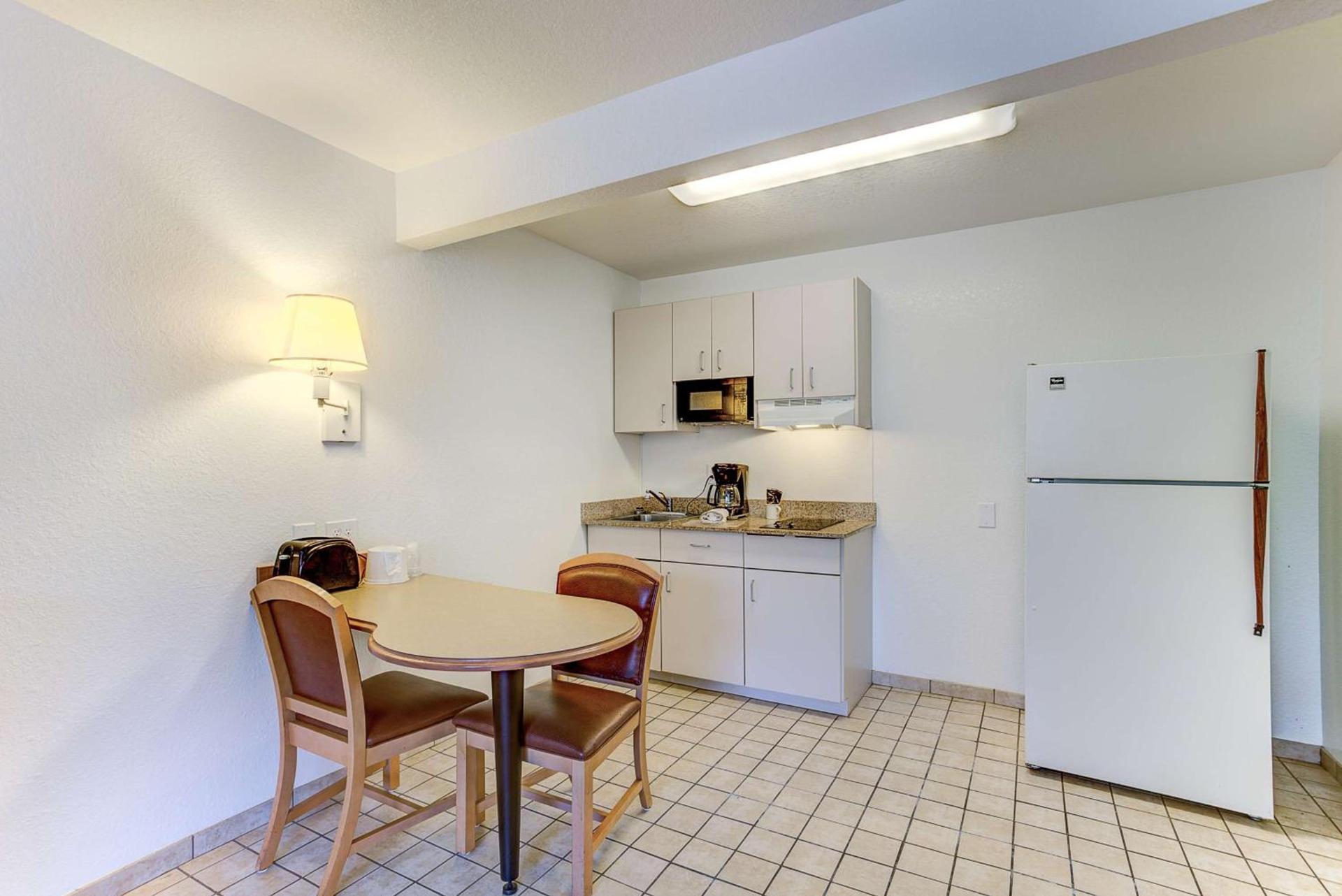 Studio 6 Extended Stay - Kissimmee, FL - Orlando photo 12