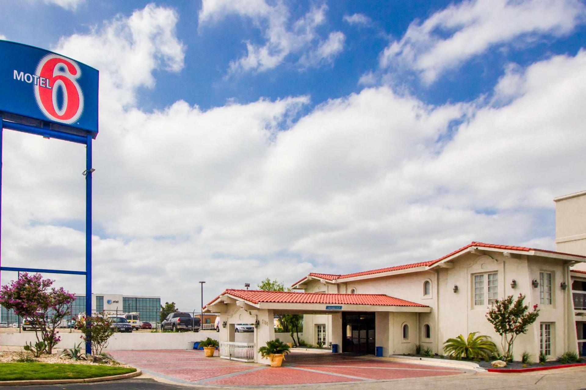 Motel 6-Austin, TX - Midtown photo 1