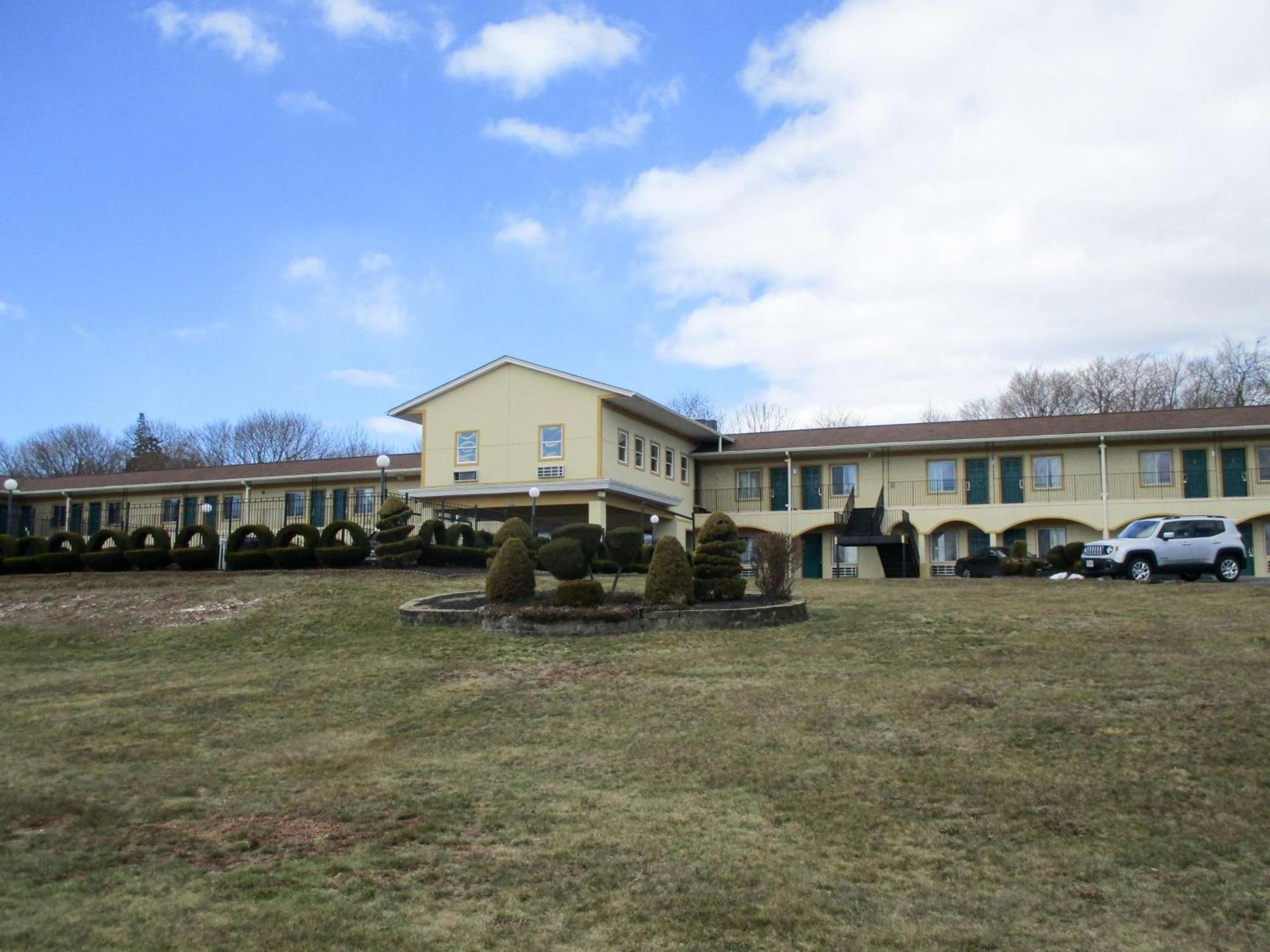 Rodeway Inn photo 4
