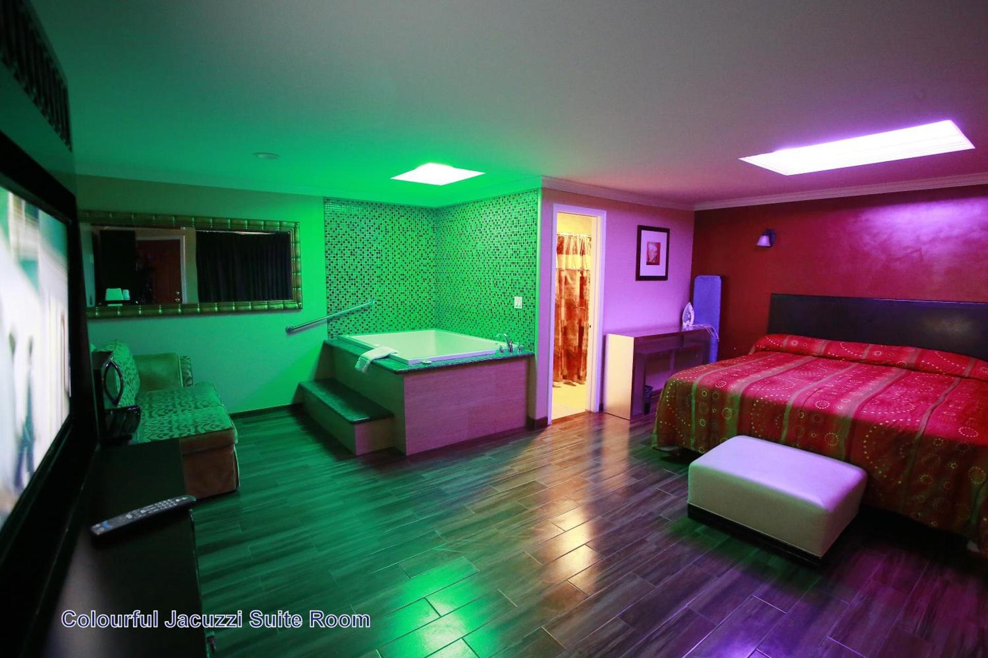 Sky Palm Motel - Orange photo 3