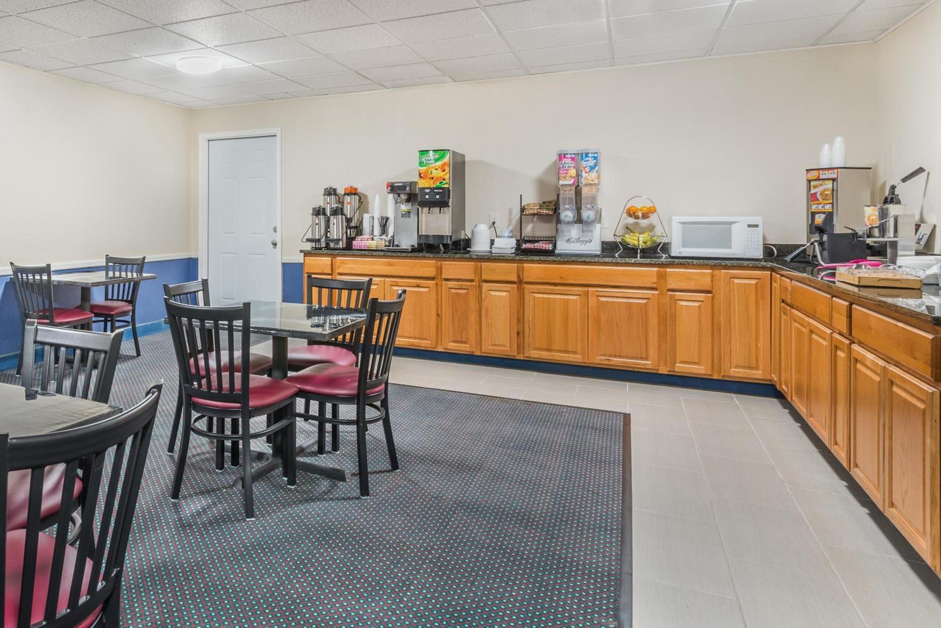 Howard Johnson by Wyndham Bangor photo 21