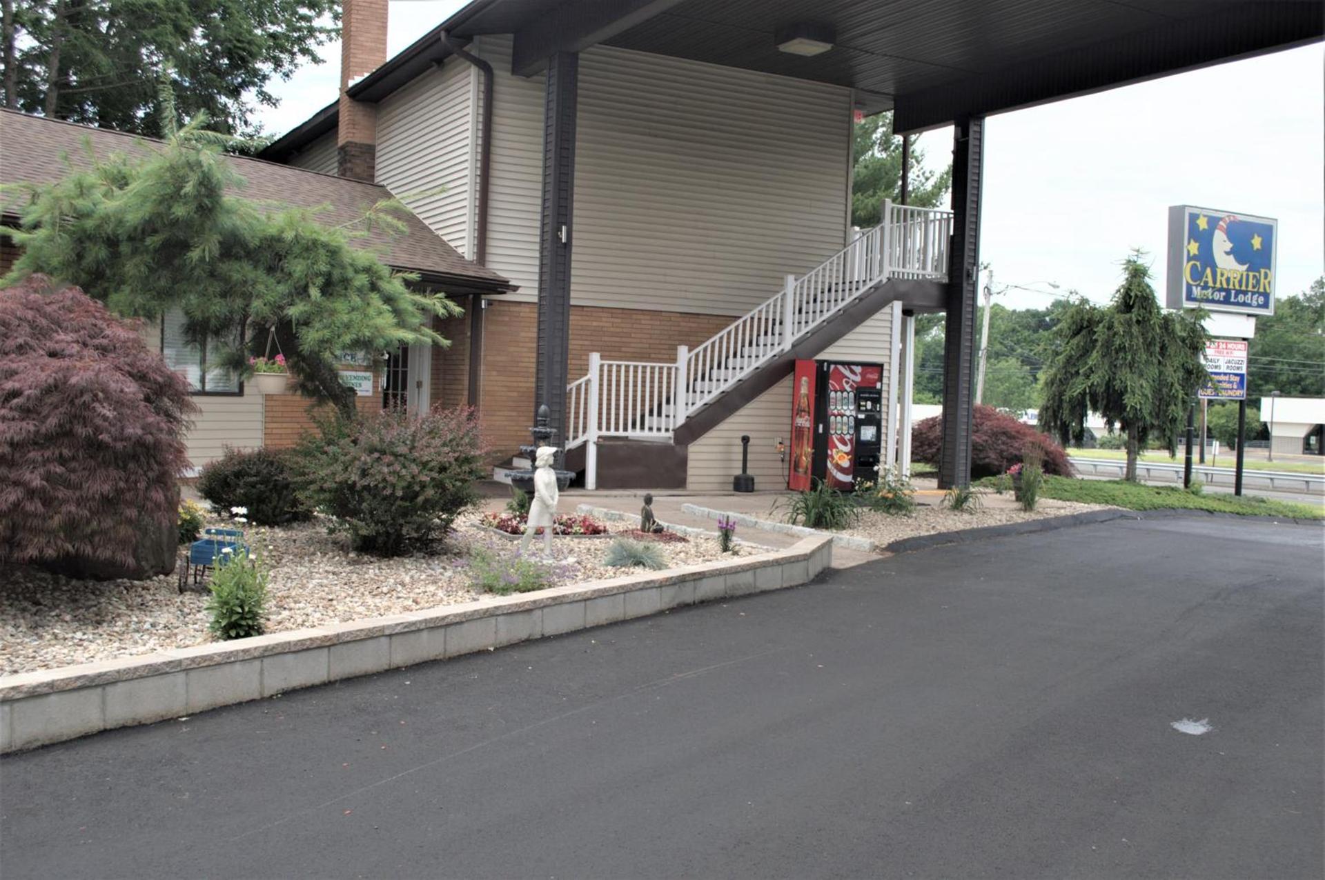 Carrier Motor Lodge — hotel in Newington