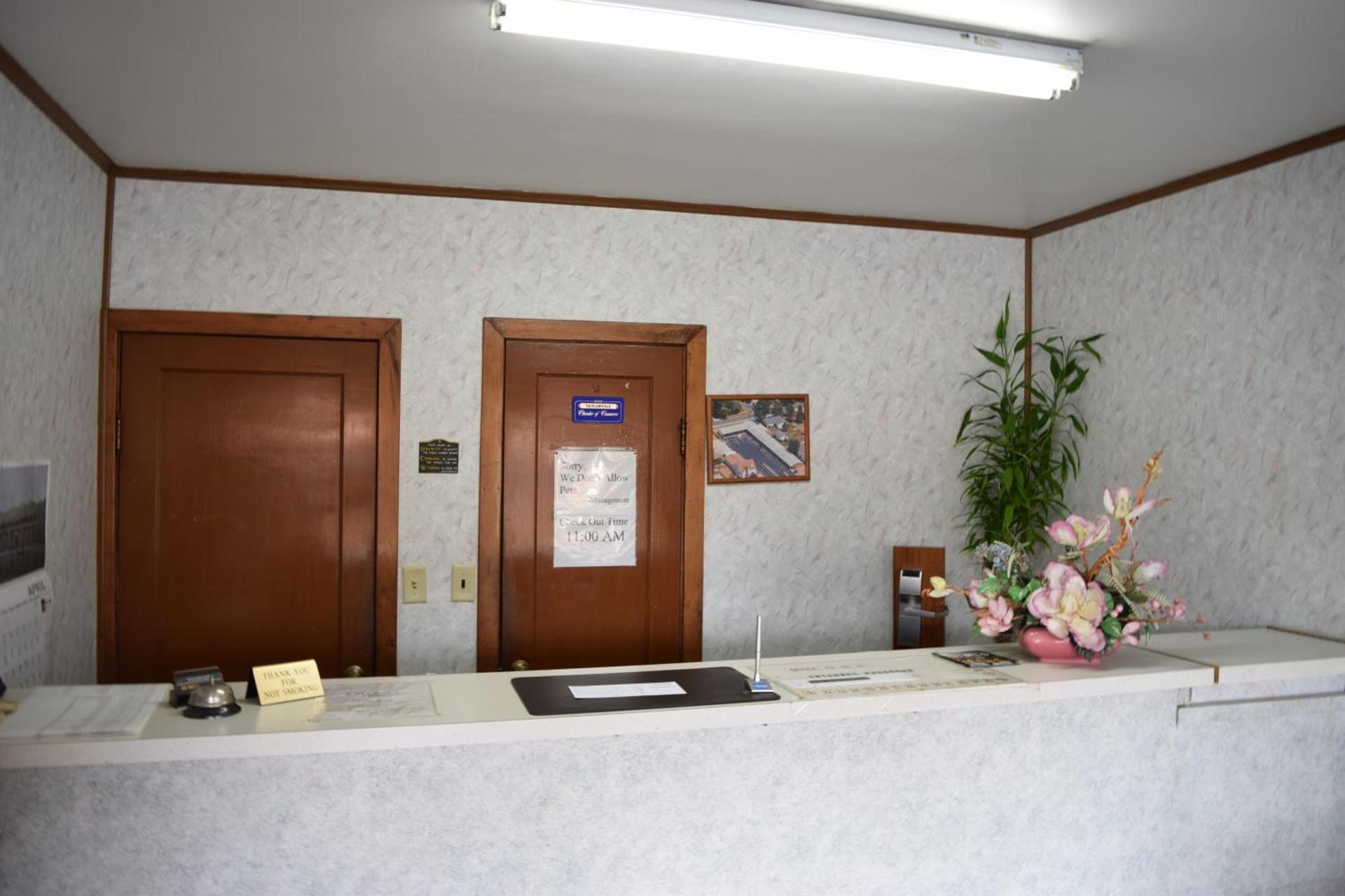 Economy Inn photo 5