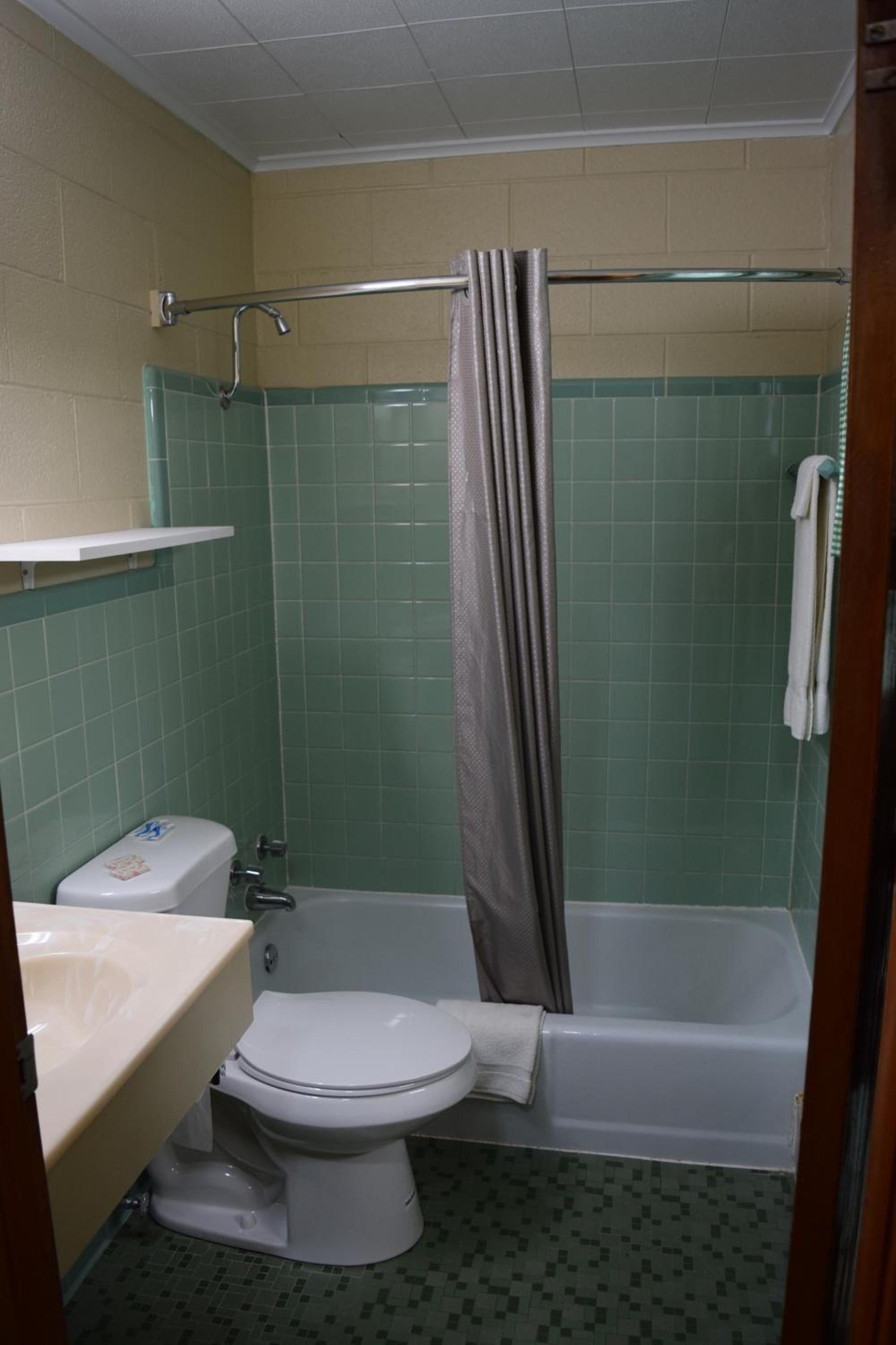 Economy Inn photo 14