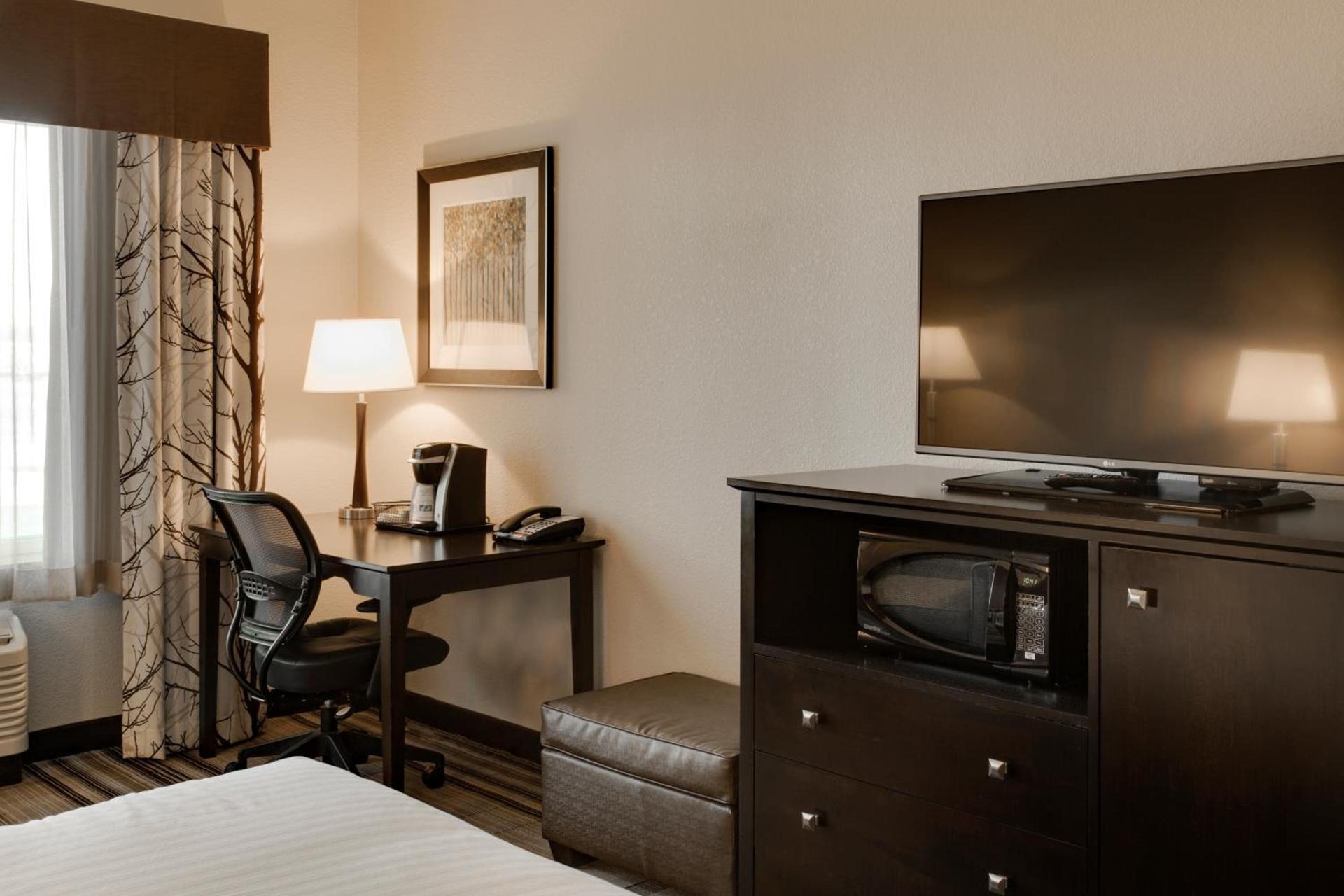 Holiday Inn Express & Suites Nevada by IHG photo 5
