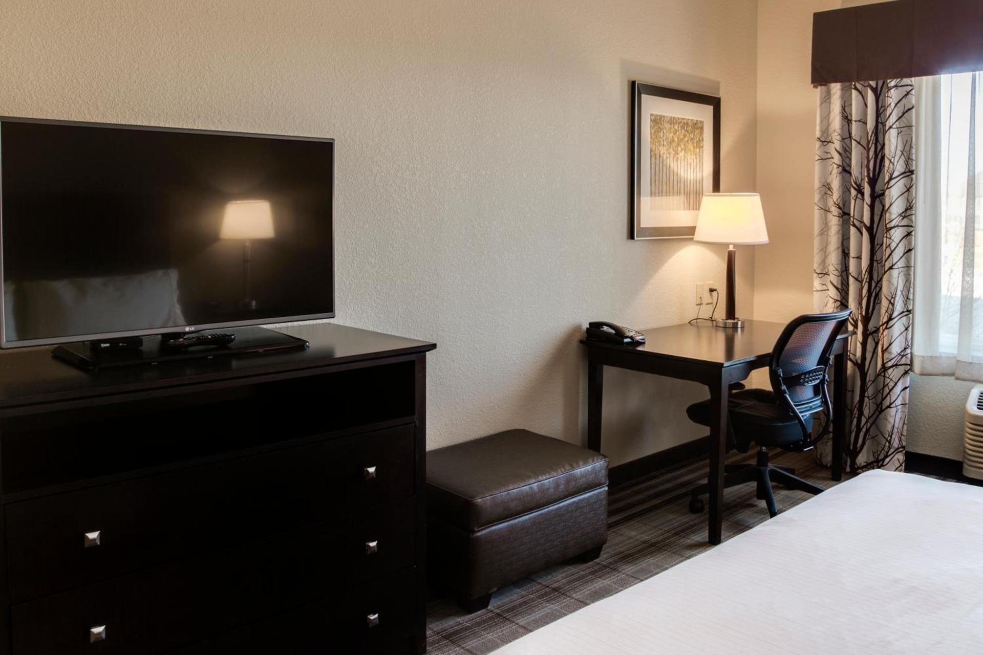 Holiday Inn Express & Suites Nevada by IHG photo 6