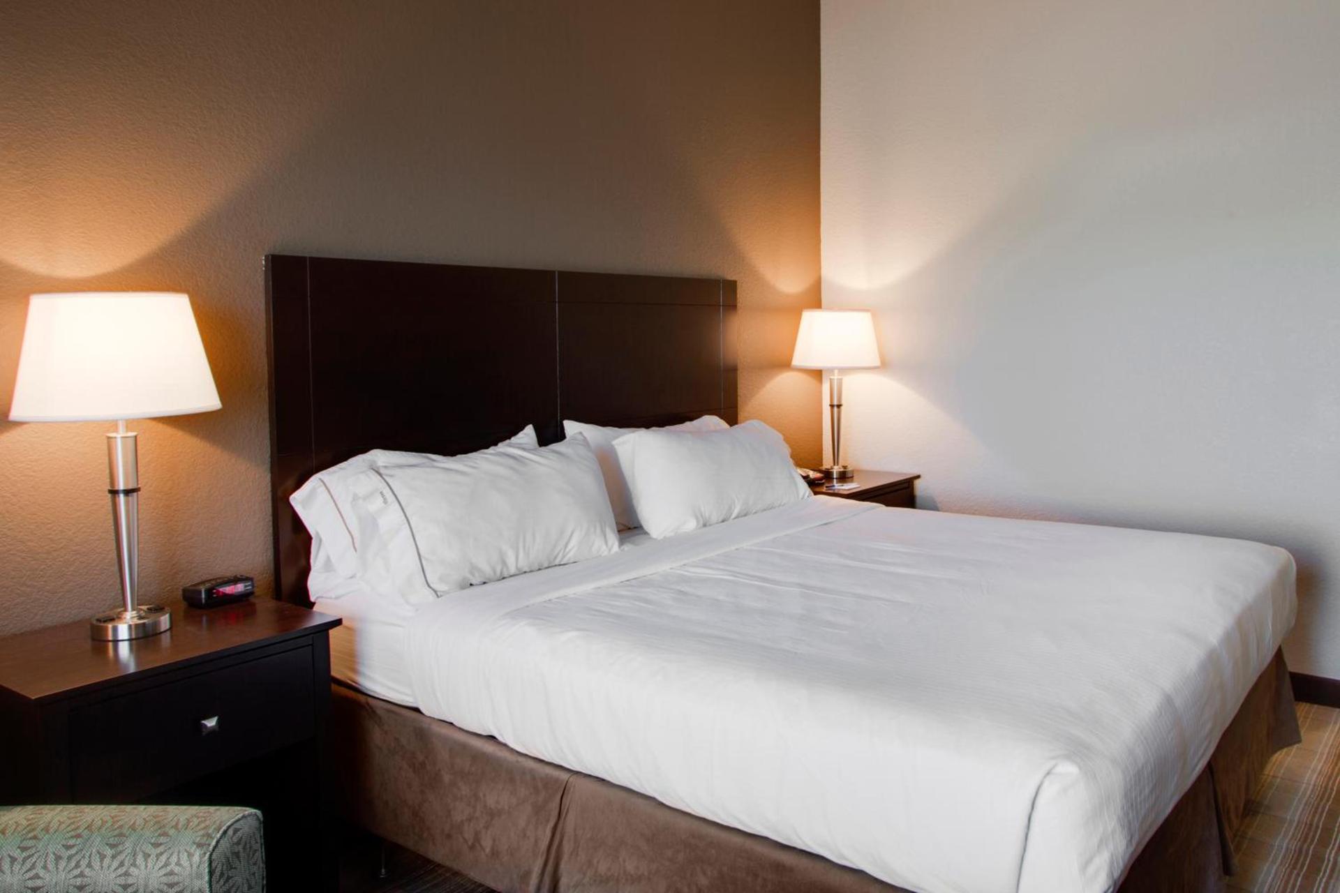 Holiday Inn Express & Suites Nevada by IHG photo 4