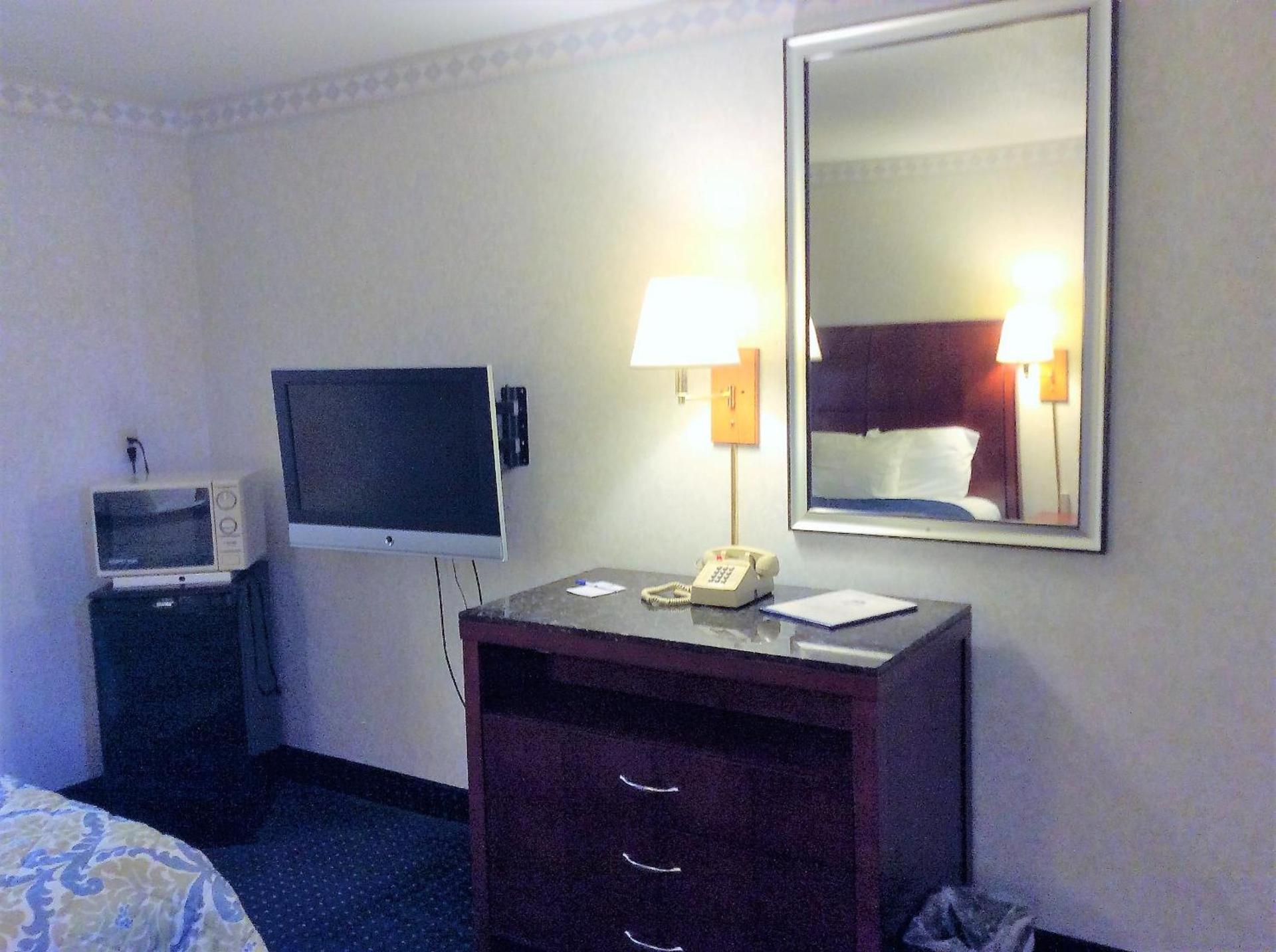 Americas Best Value Inn of Decatur photo 9