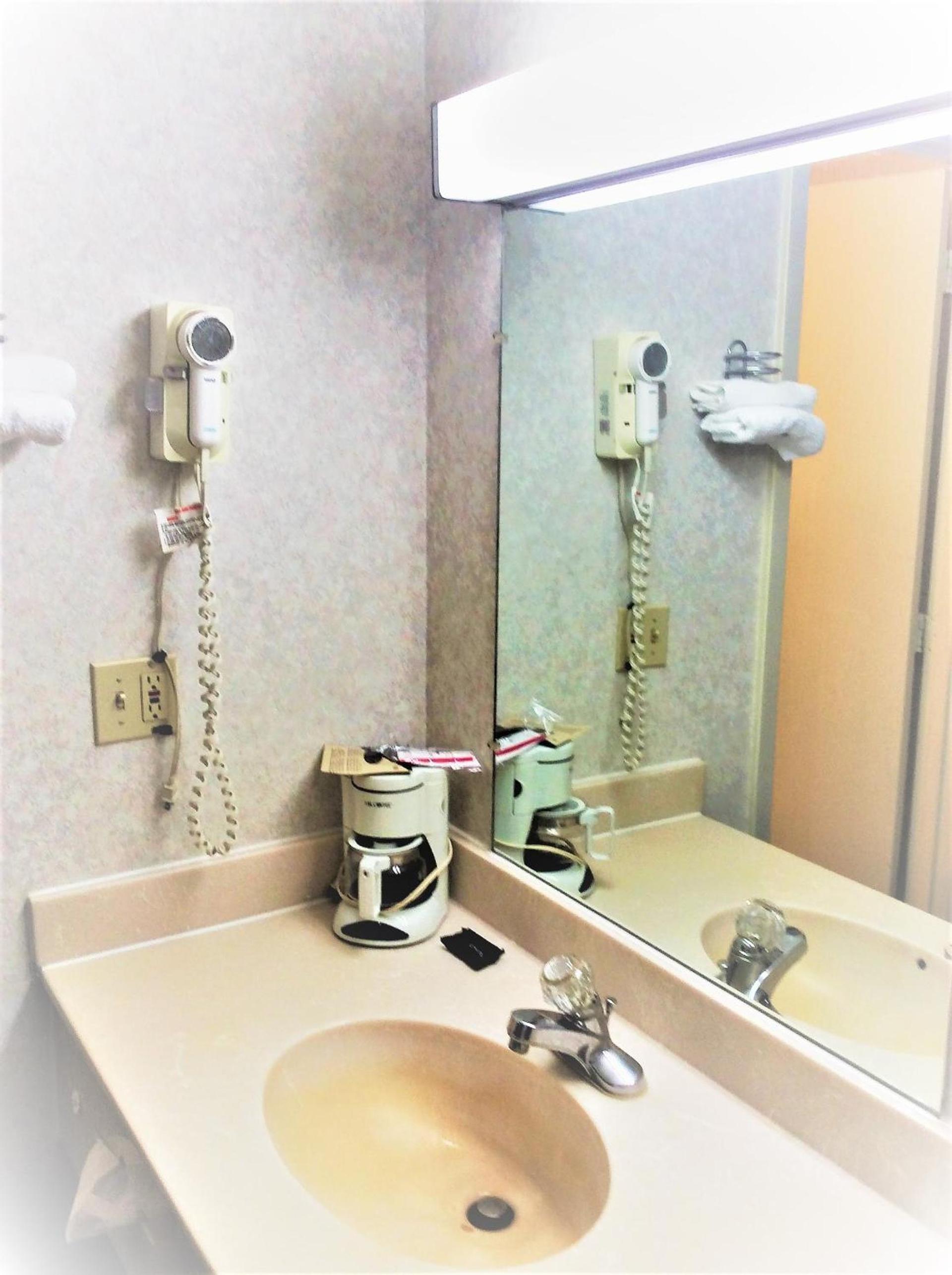 Americas Best Value Inn of Decatur photo 8