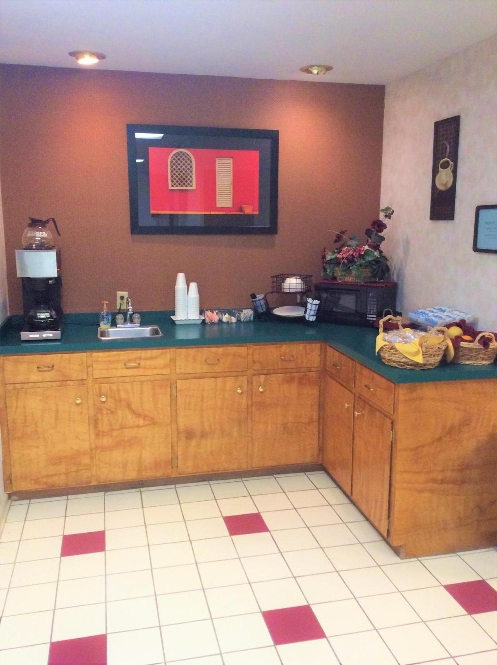 Americas Best Value Inn of Decatur photo 6