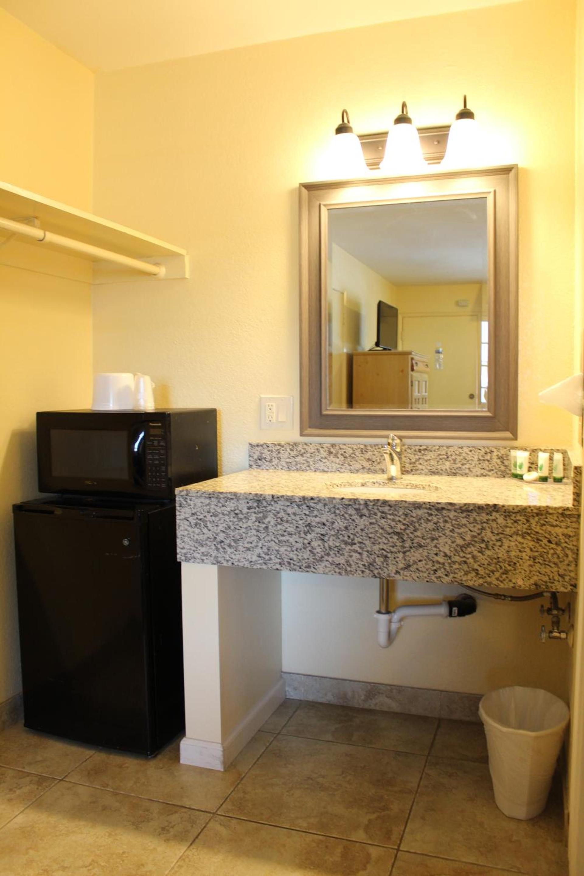Beachway Inn photo 20