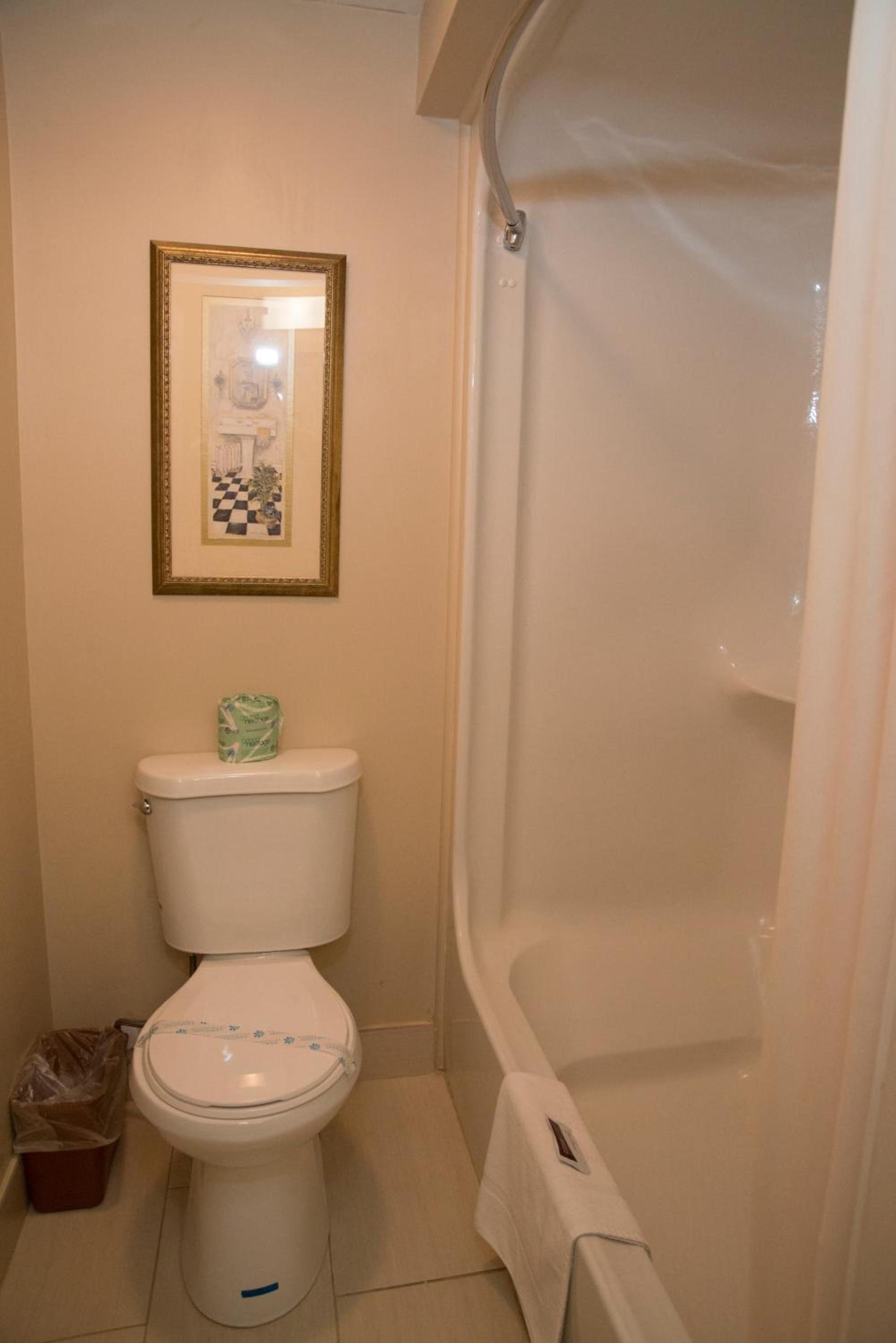 Hampton Falls Inn photo 38