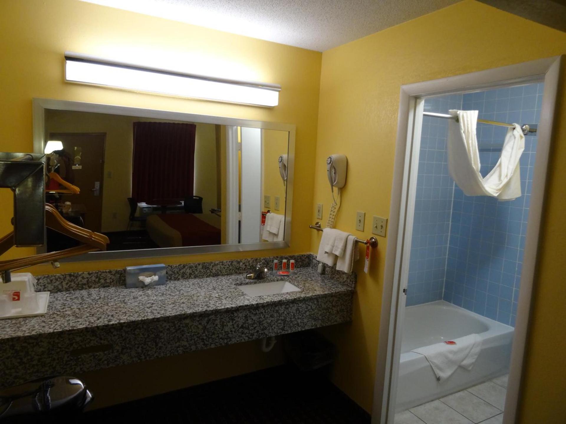 Econo Lodge Fredericksburg near I-95 photo 7