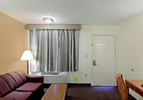 Rodeway Inn Canton I-55 photo 9