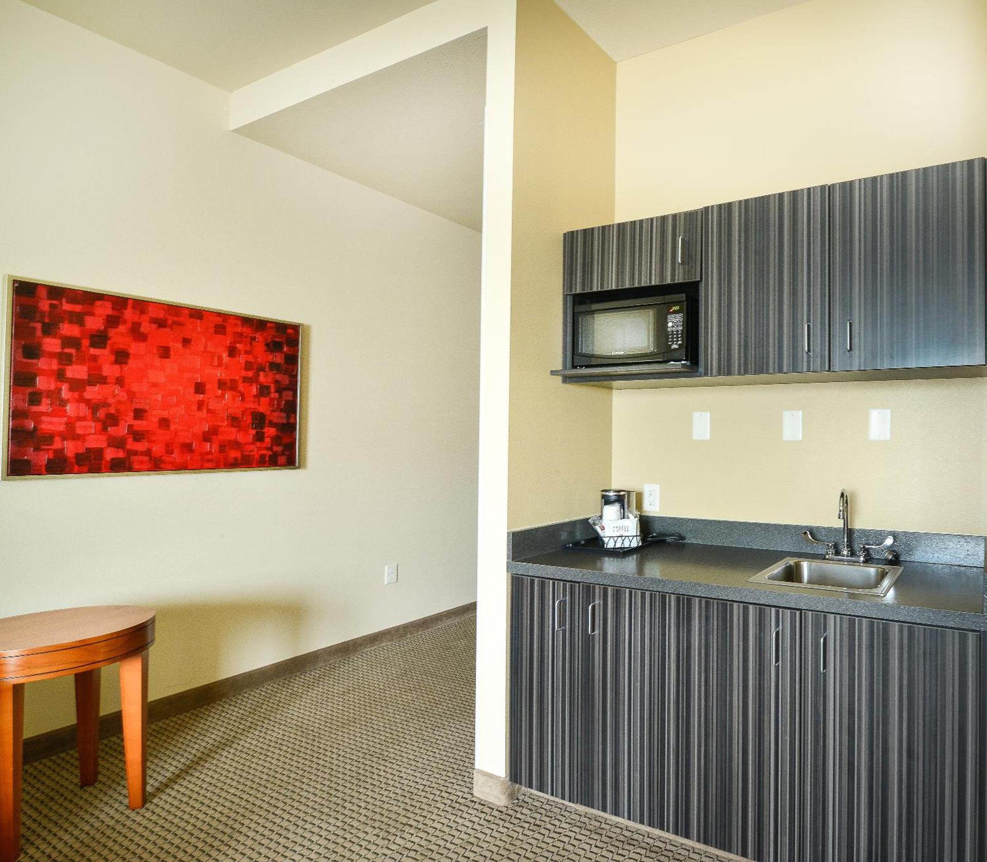 Baymont by Wyndham Grand Forks photo 4
