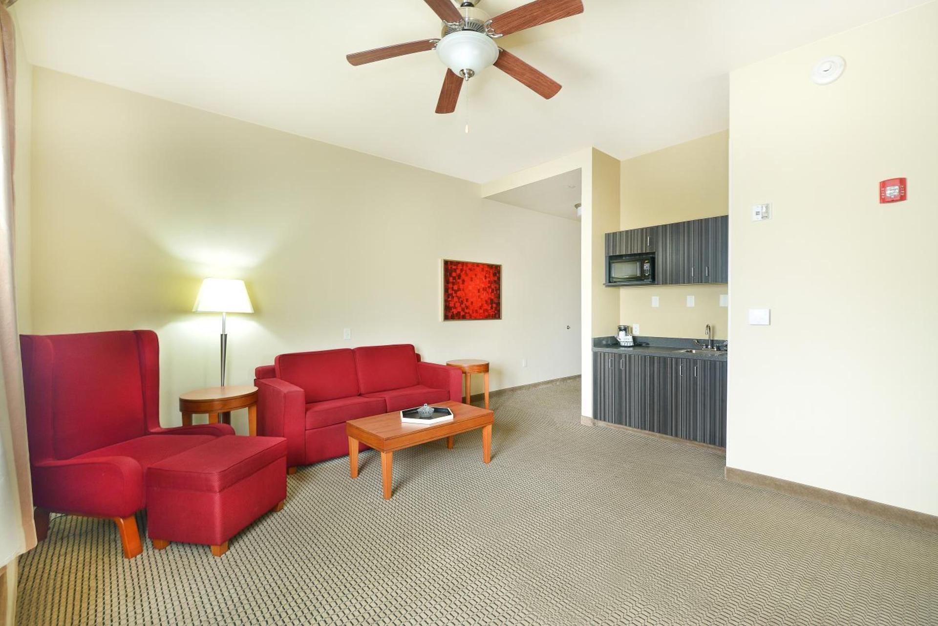 Baymont by Wyndham Grand Forks photo 5