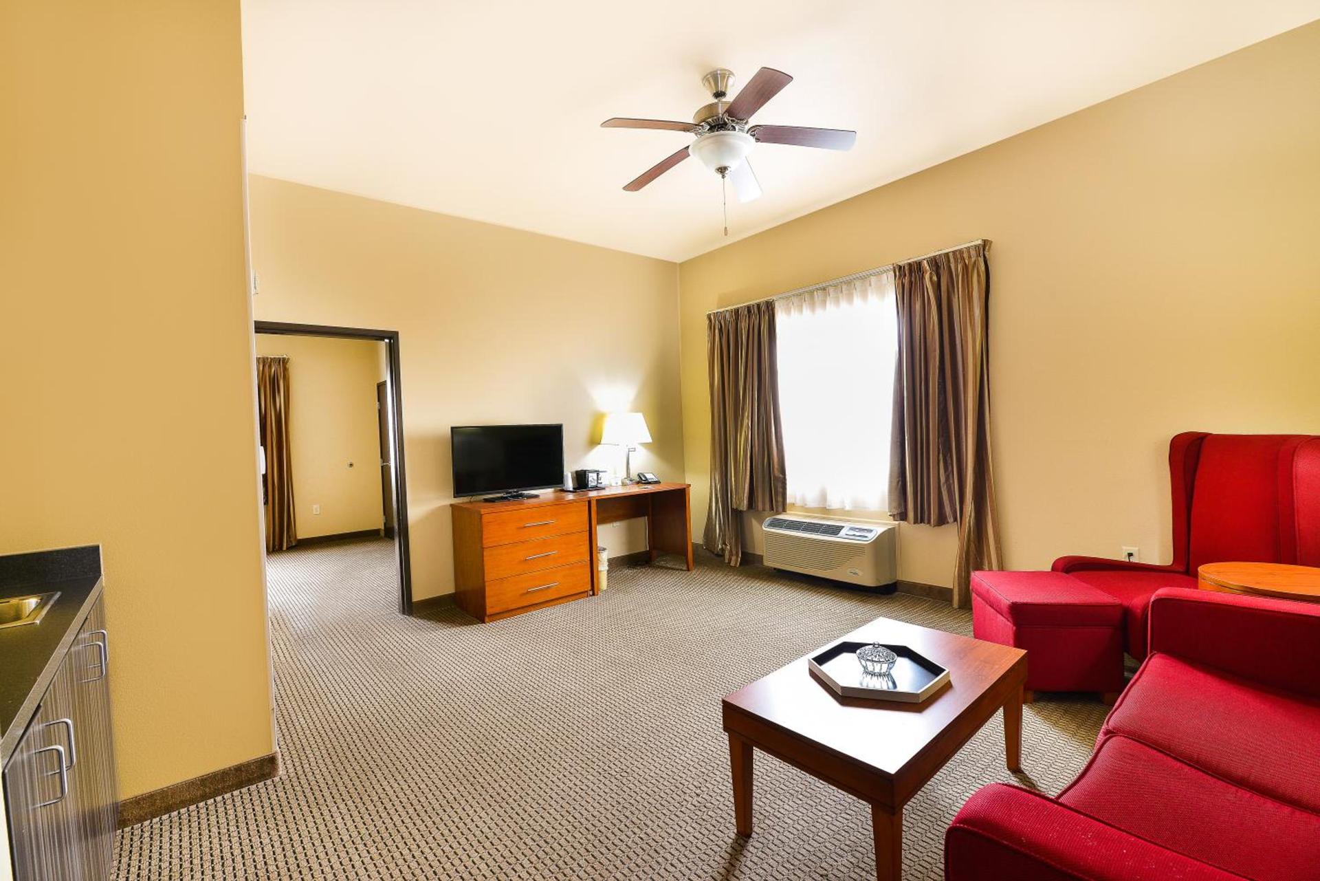 Baymont by Wyndham Grand Forks photo 6