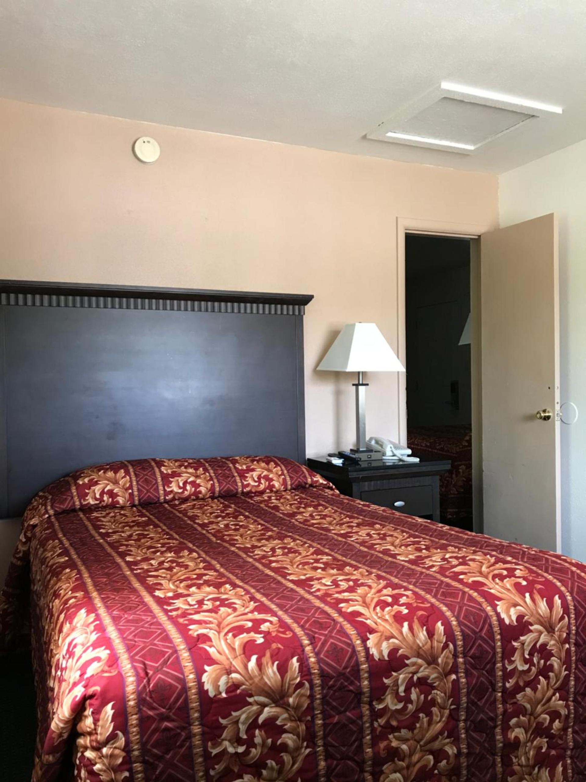 Townhouse Motel photo 6