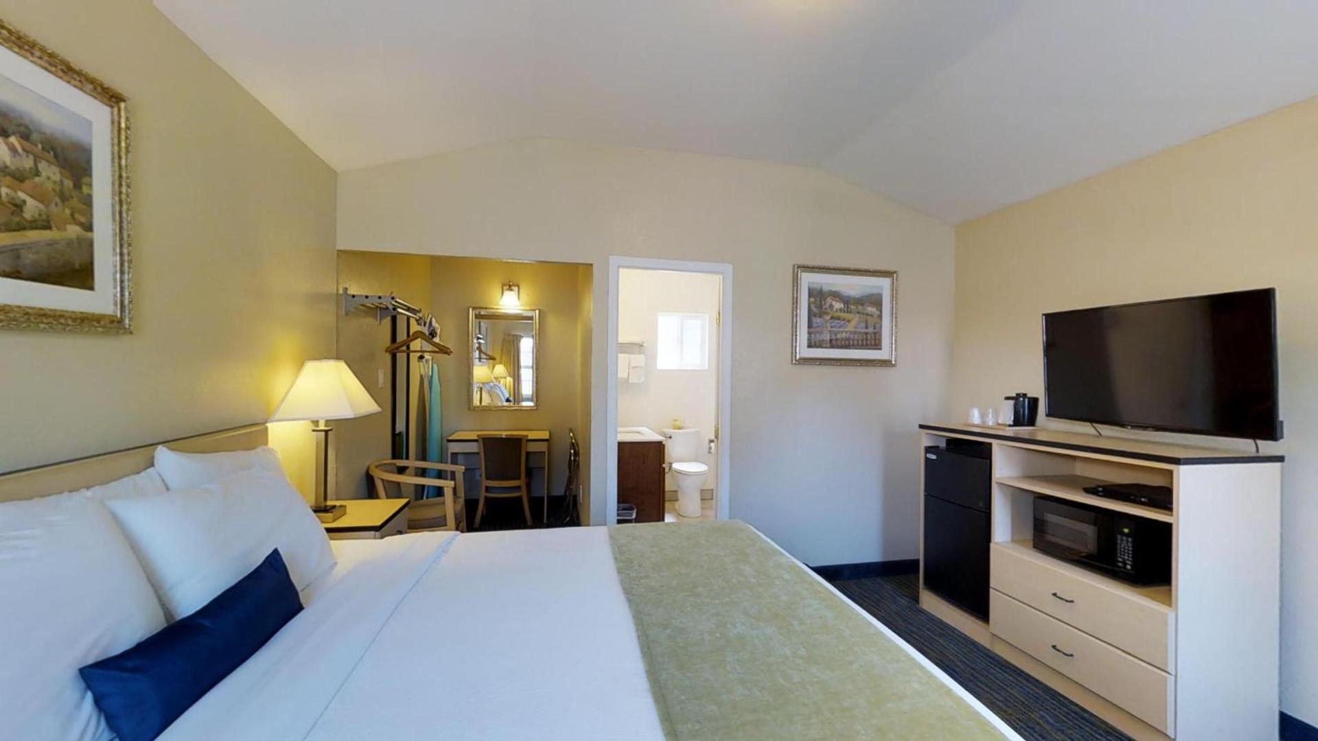 Napa Discovery Inn photo 17