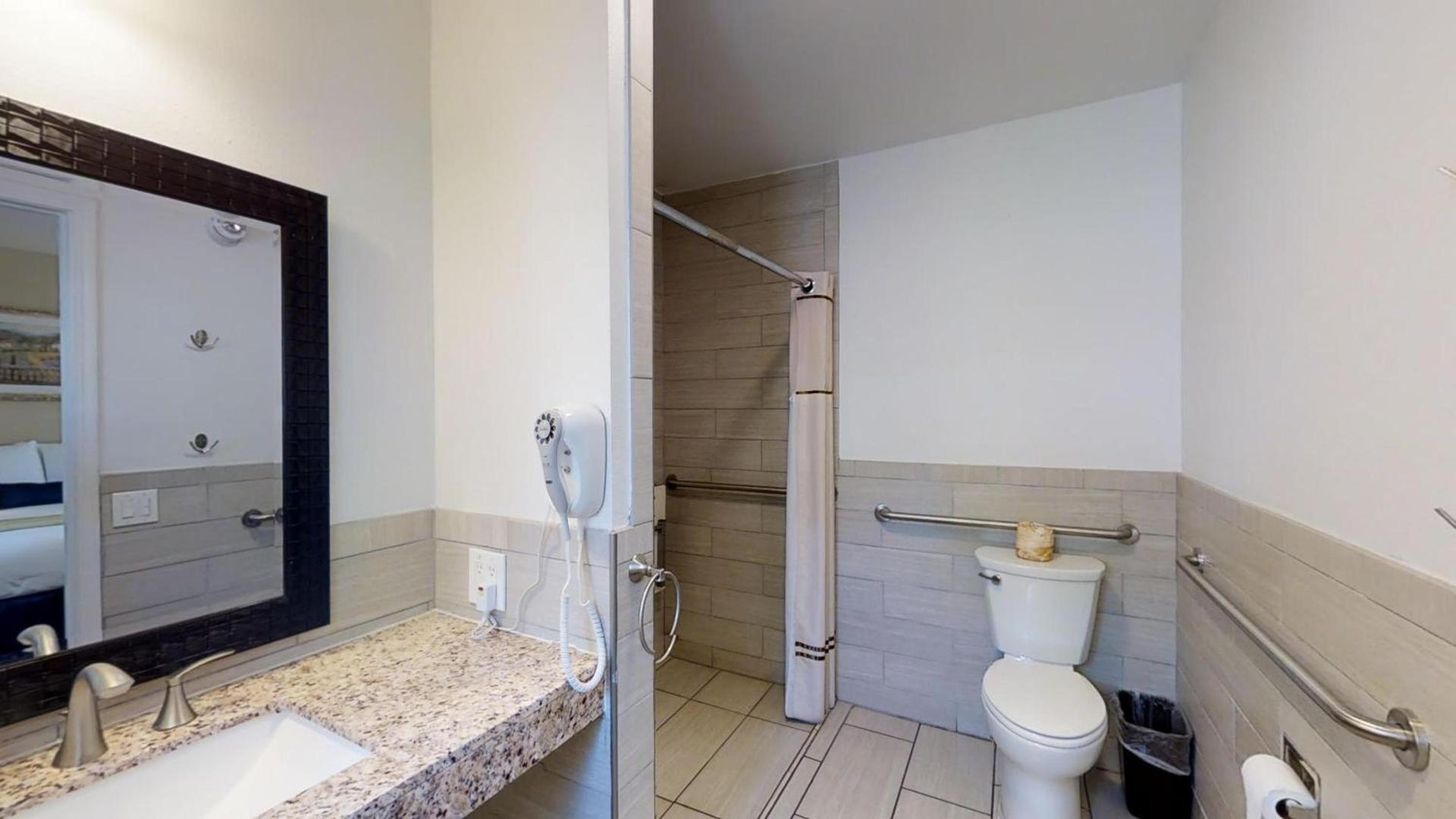 Napa Discovery Inn photo 24