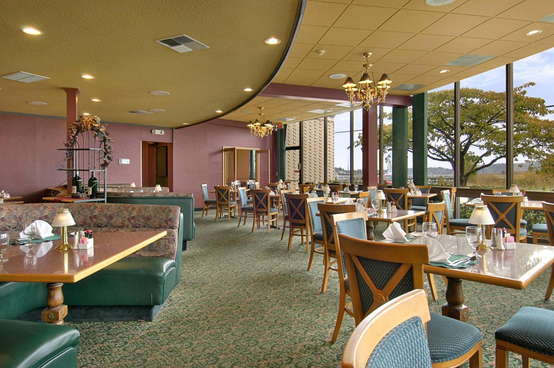Red Lion Hotel Coos Bay photo 18