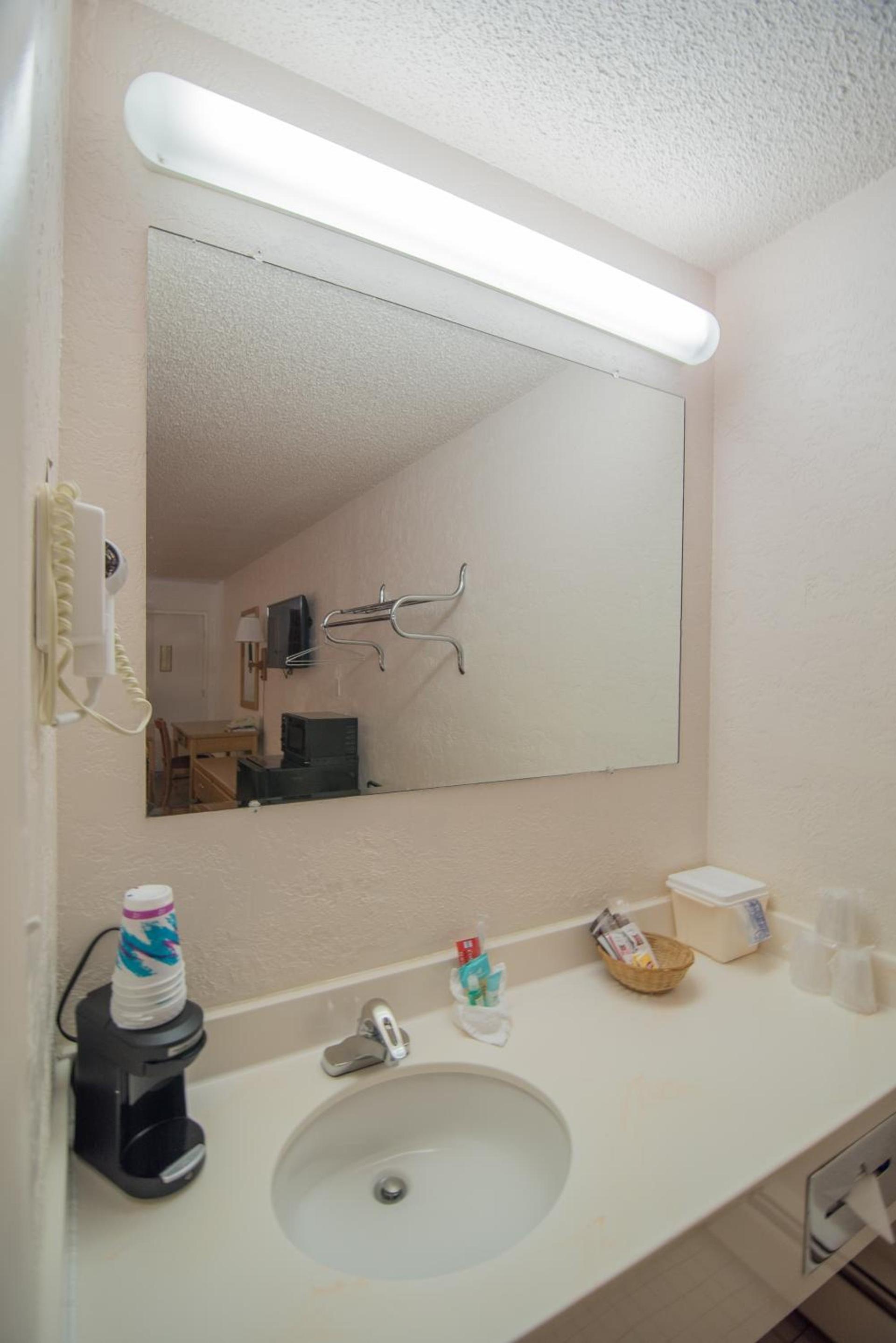 Motel 8 Rock Springs photo 12