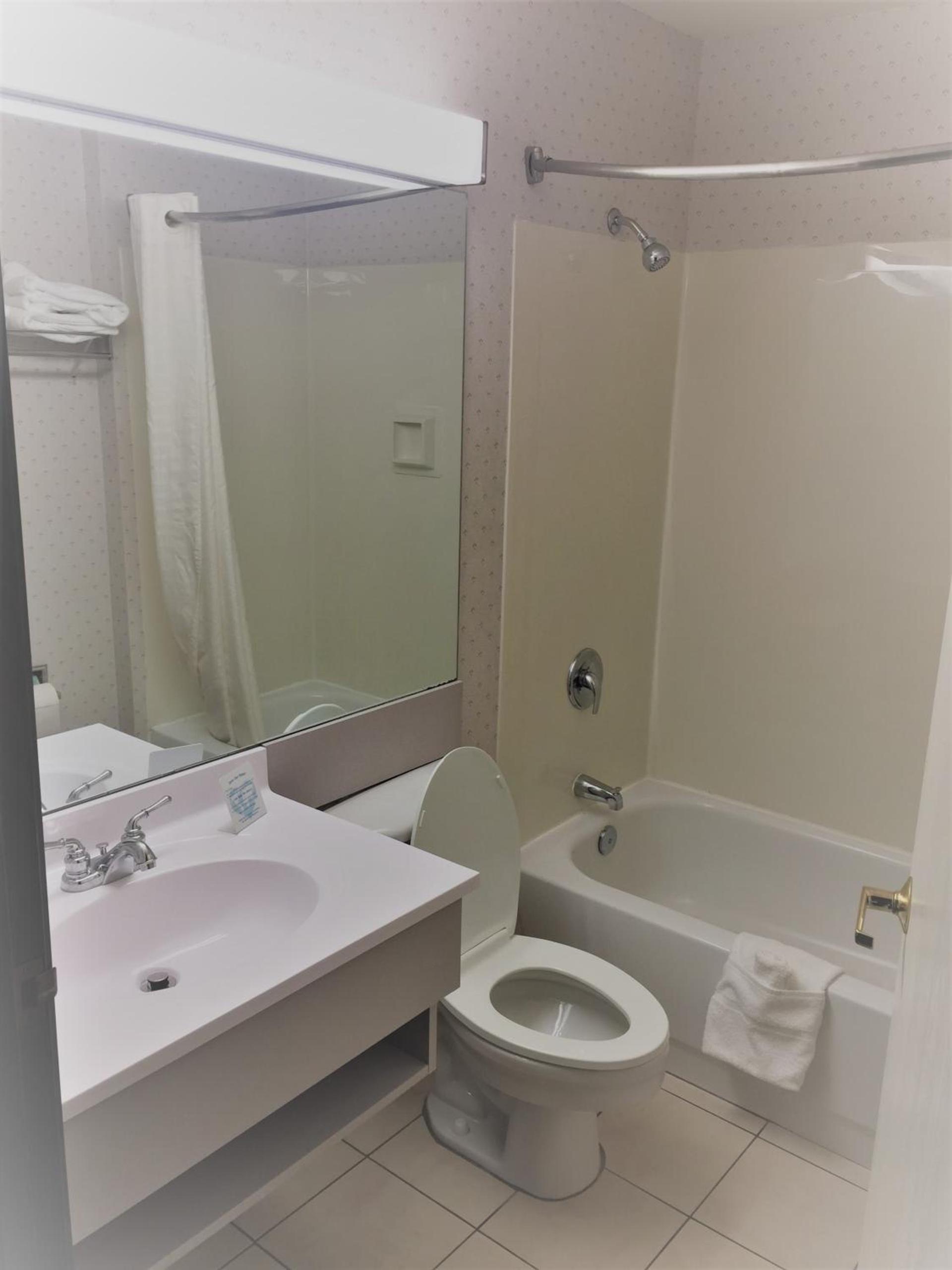 Microtel Inn & Suites by Wyndham photo 3